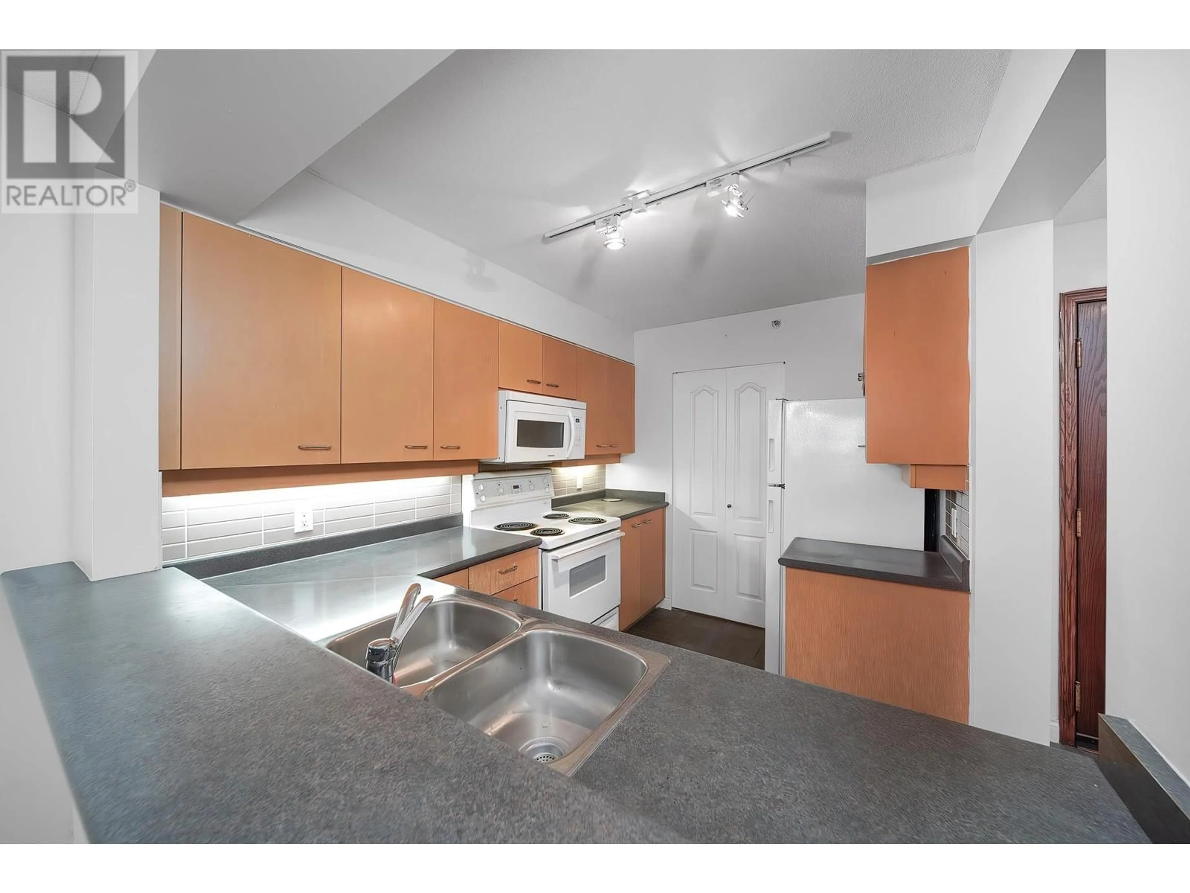 Standard kitchen, unknown for 1001 - 7380 ELMBRIDGE WAY, Richmond British Columbia V6X4A1