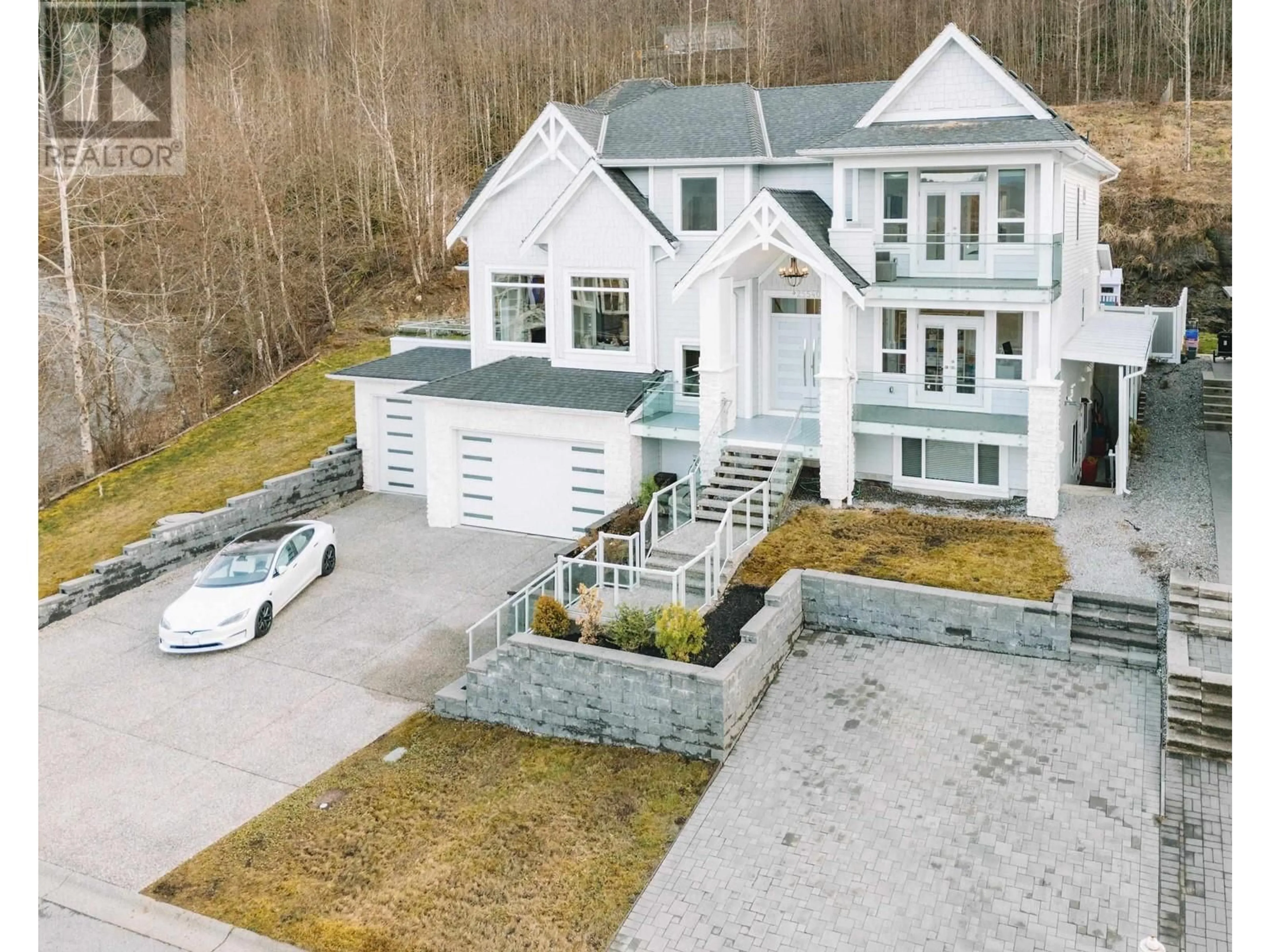 A pic from outside/outdoor area/front of a property/back of a property/a pic from drone, street for 25540 GODWIN DRIVE, Maple Ridge British Columbia V2W1G9