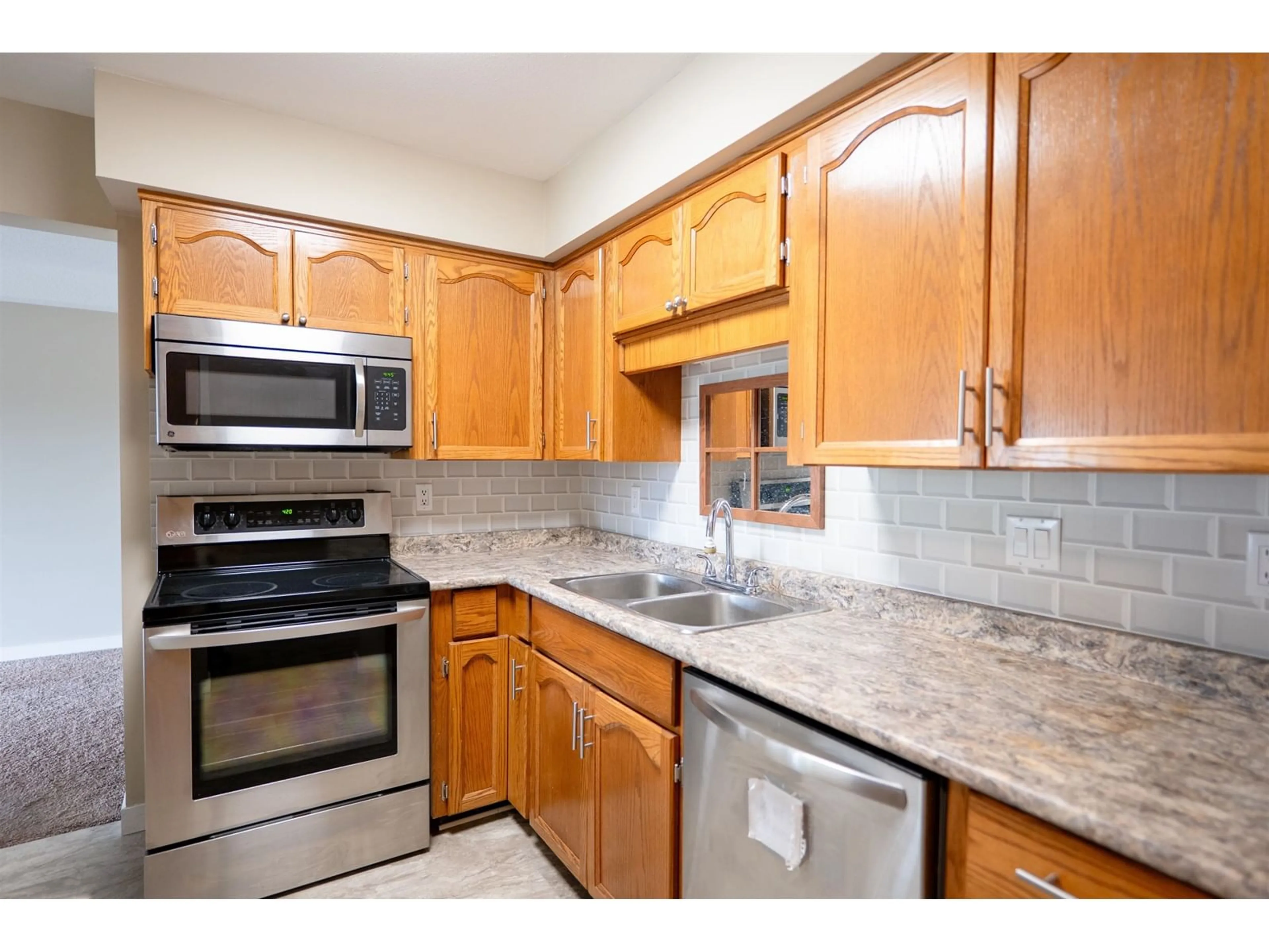 Standard kitchen, ceramic/tile floor for 104 - 2425 CHURCH, Abbotsford British Columbia V2T3J8