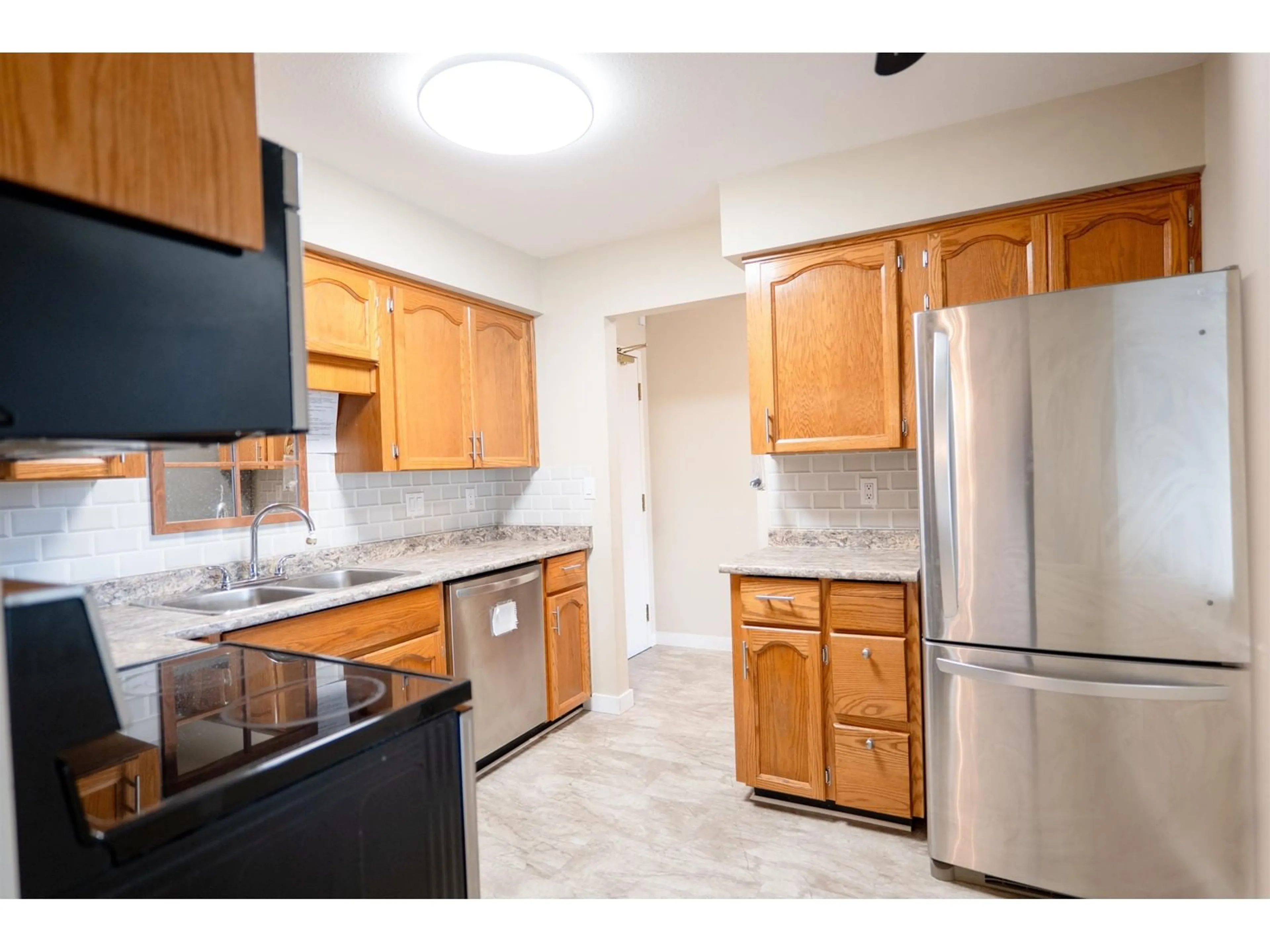 Standard kitchen, unknown for 104 - 2425 CHURCH, Abbotsford British Columbia V2T3J8