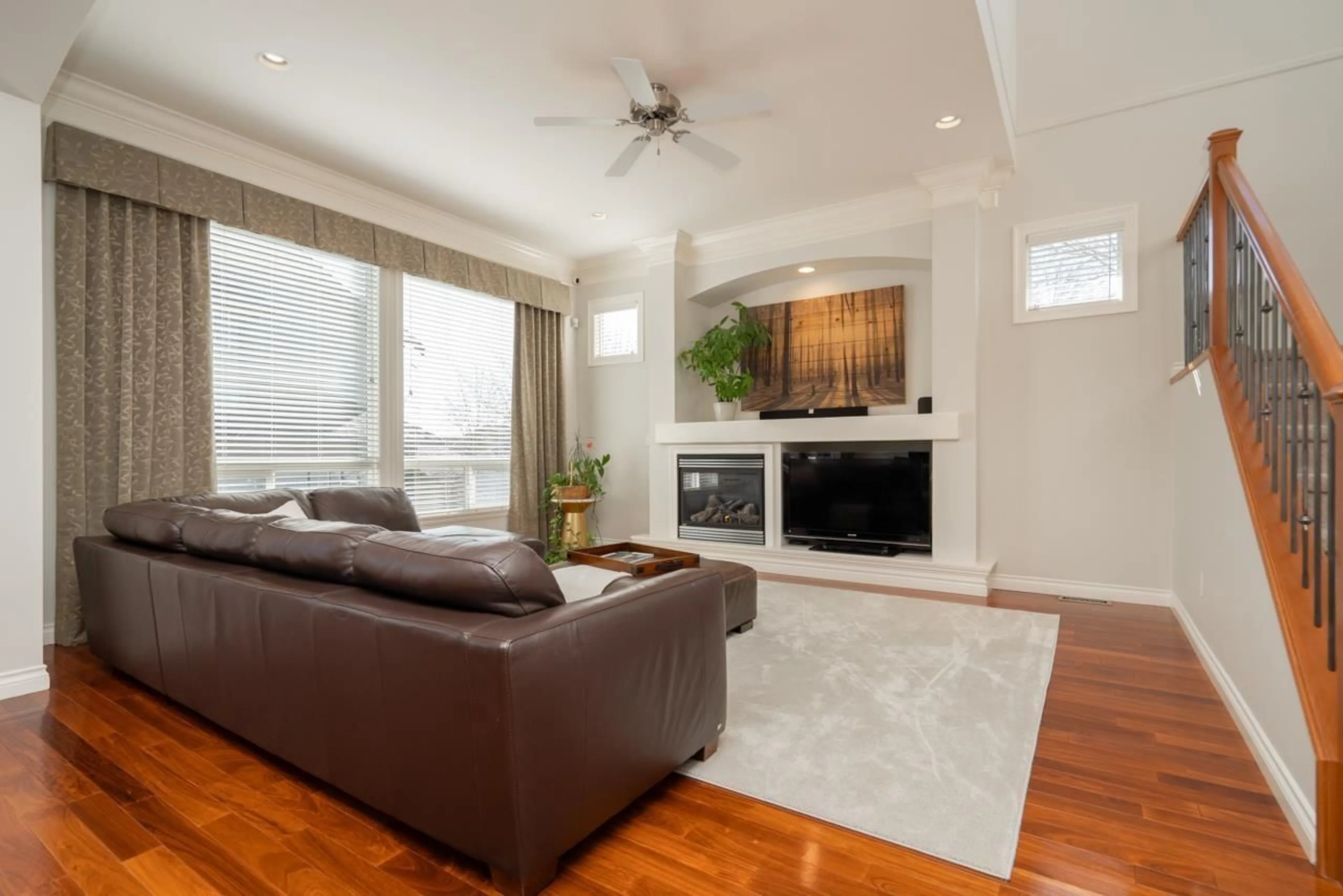 Living room with furniture, wood/laminate floor for 6932 196A STREET, Langley British Columbia V2Y3A6