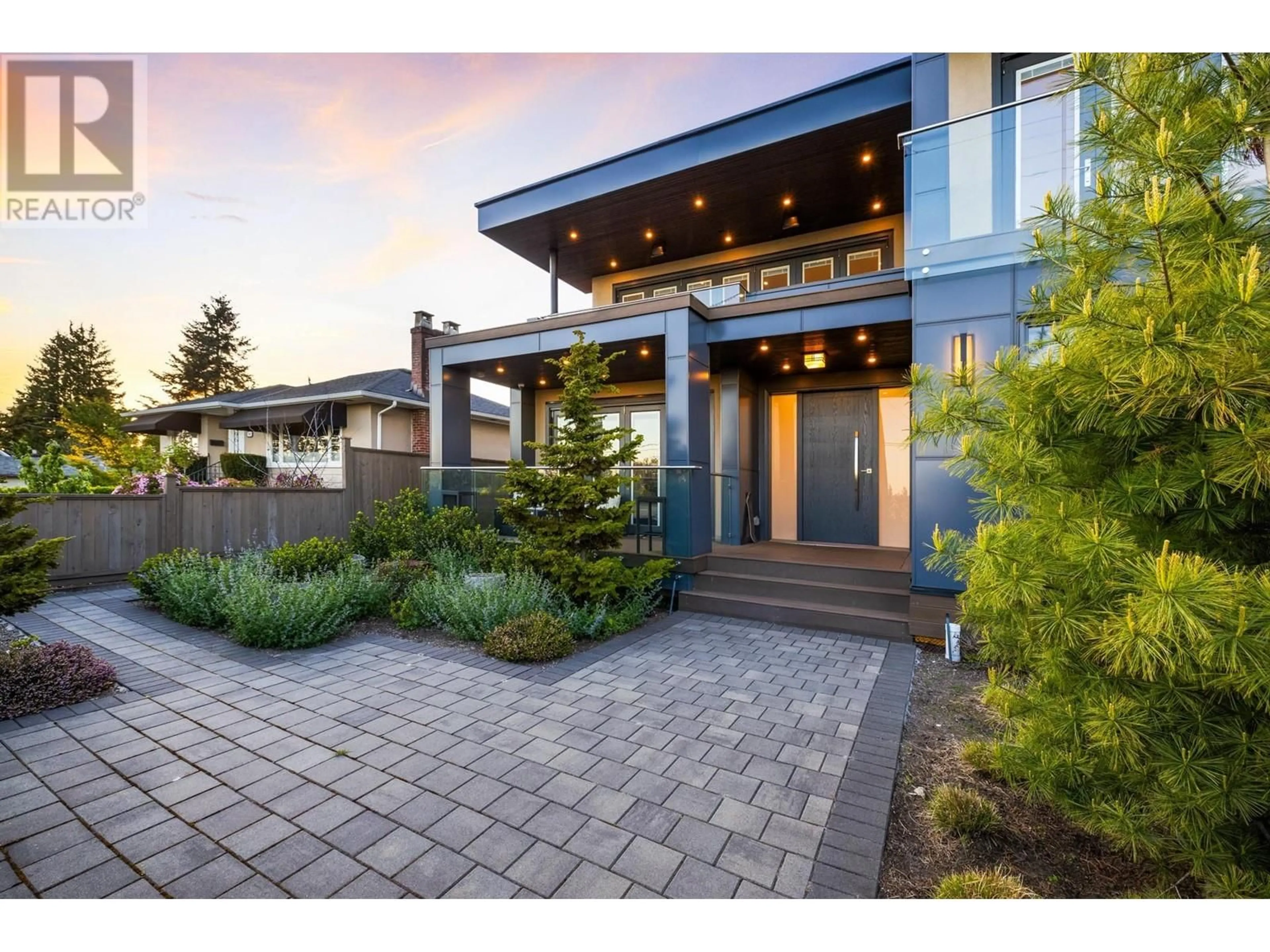 Unknown for 712 KEITH ROAD, North Vancouver British Columbia V7L1W7