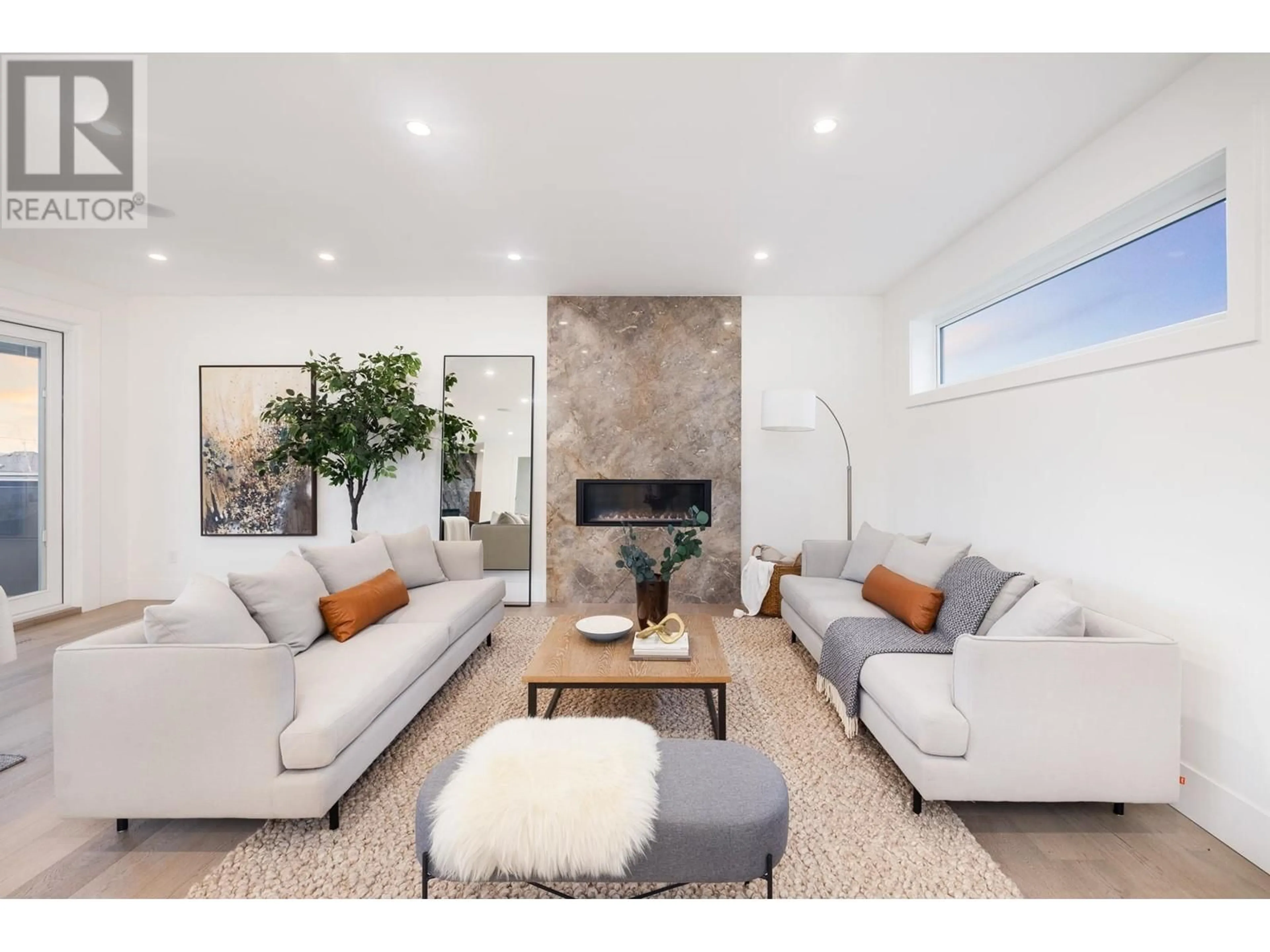 Living room with furniture, unknown for 712 KEITH ROAD, North Vancouver British Columbia V7L1W7