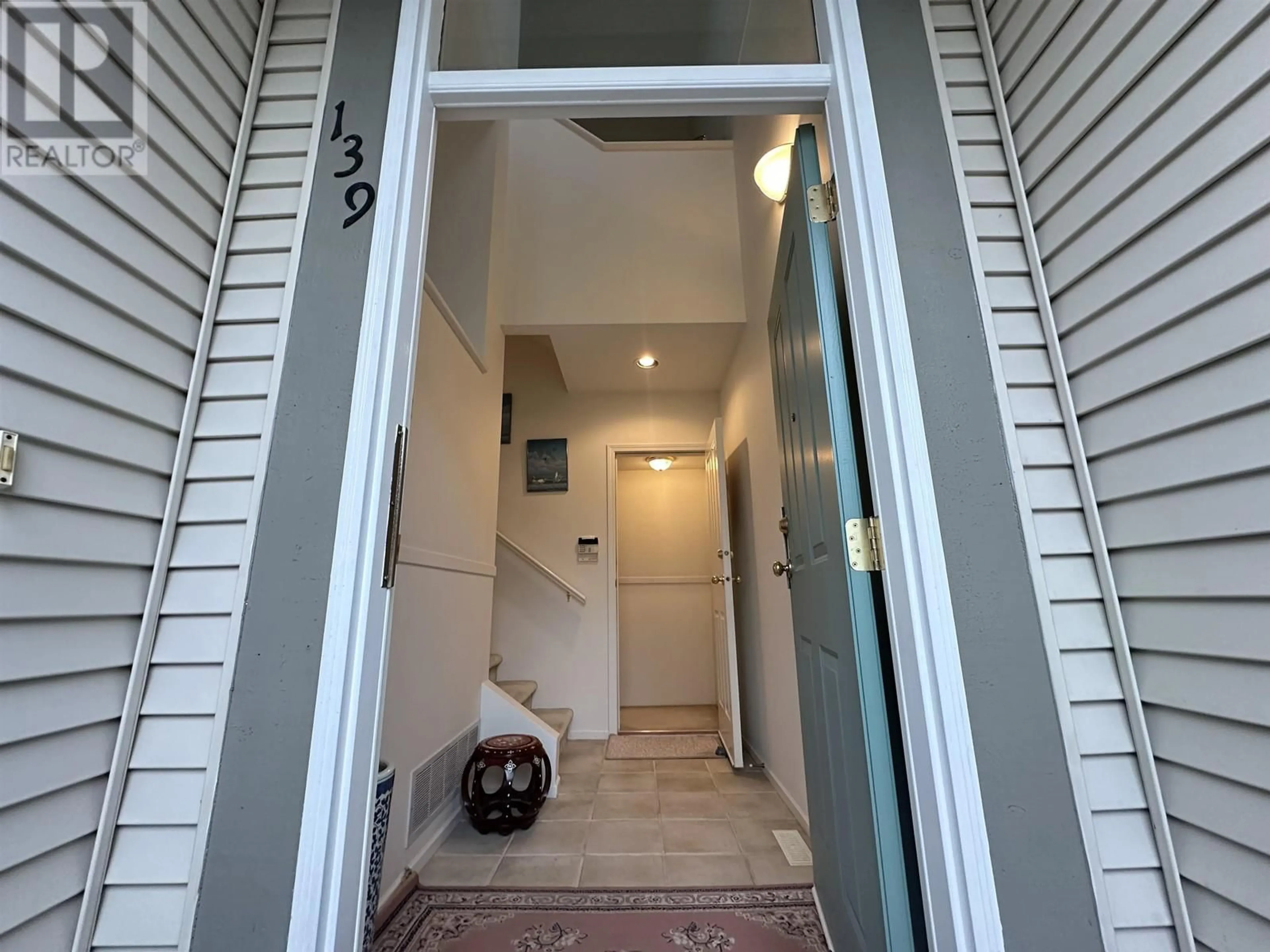 Indoor entryway for 139 3880 WESTMINSTER HIGHWAY, Richmond British Columbia V7C5S1