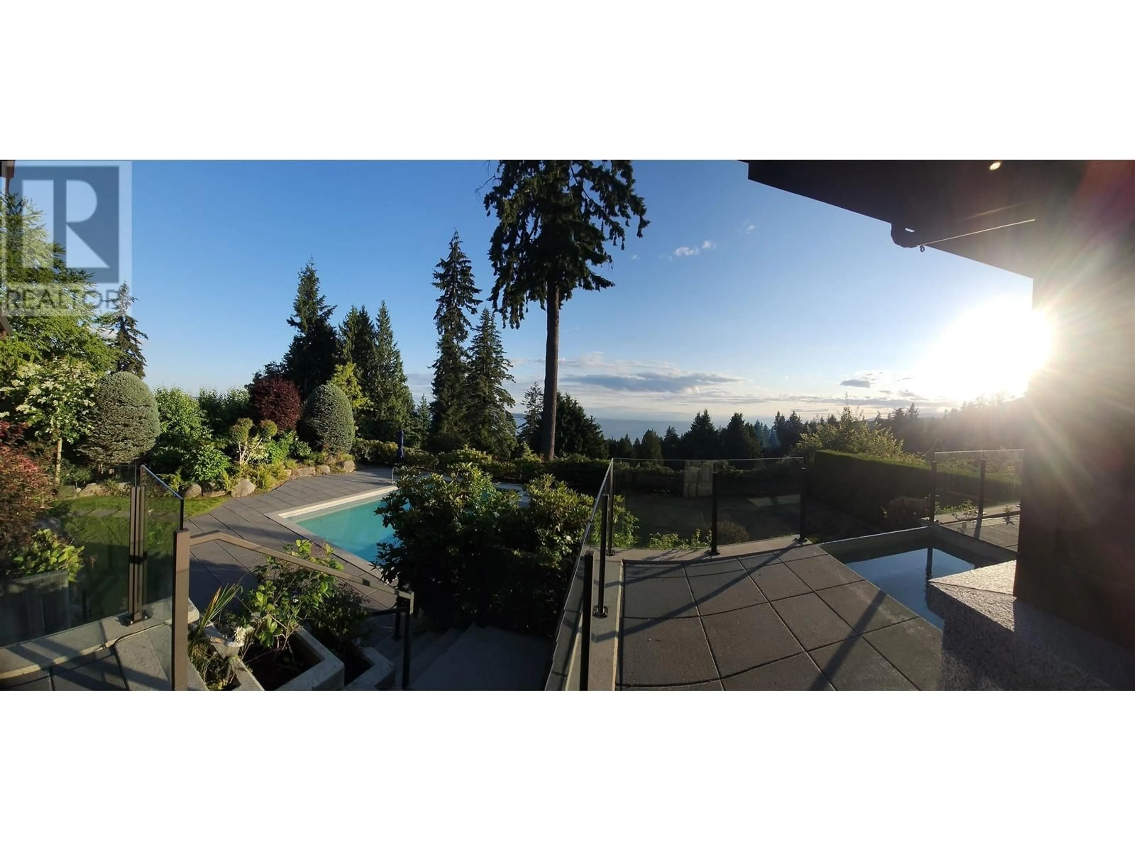 A pic from outside/outdoor area/front of a property/back of a property/a pic from drone, unknown for 2638 QUEENS AVENUE, West Vancouver British Columbia V7V2Z1