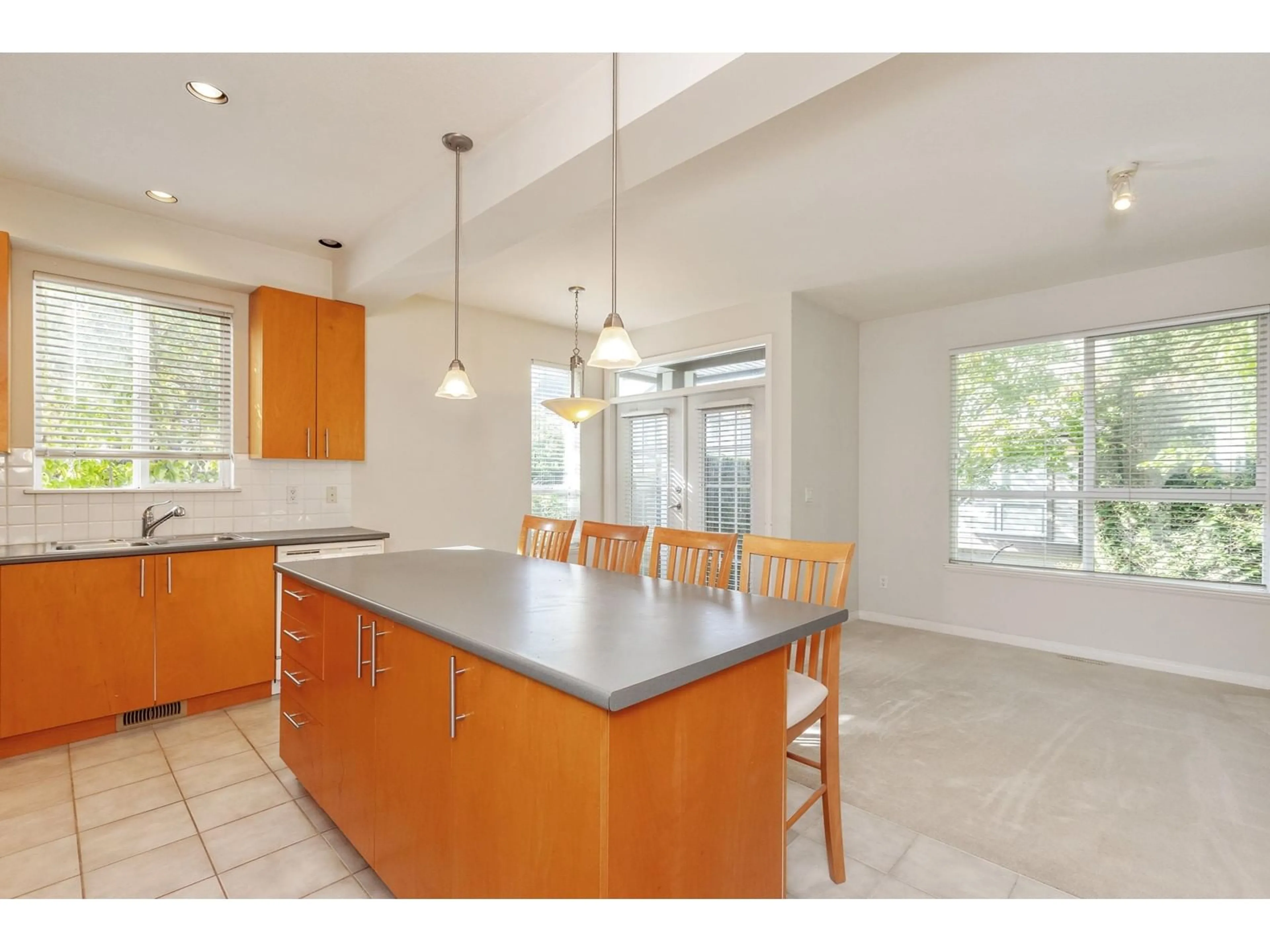 Open concept kitchen, ceramic/tile floor for 5 8250 158 STREET, Surrey British Columbia V4N0R5