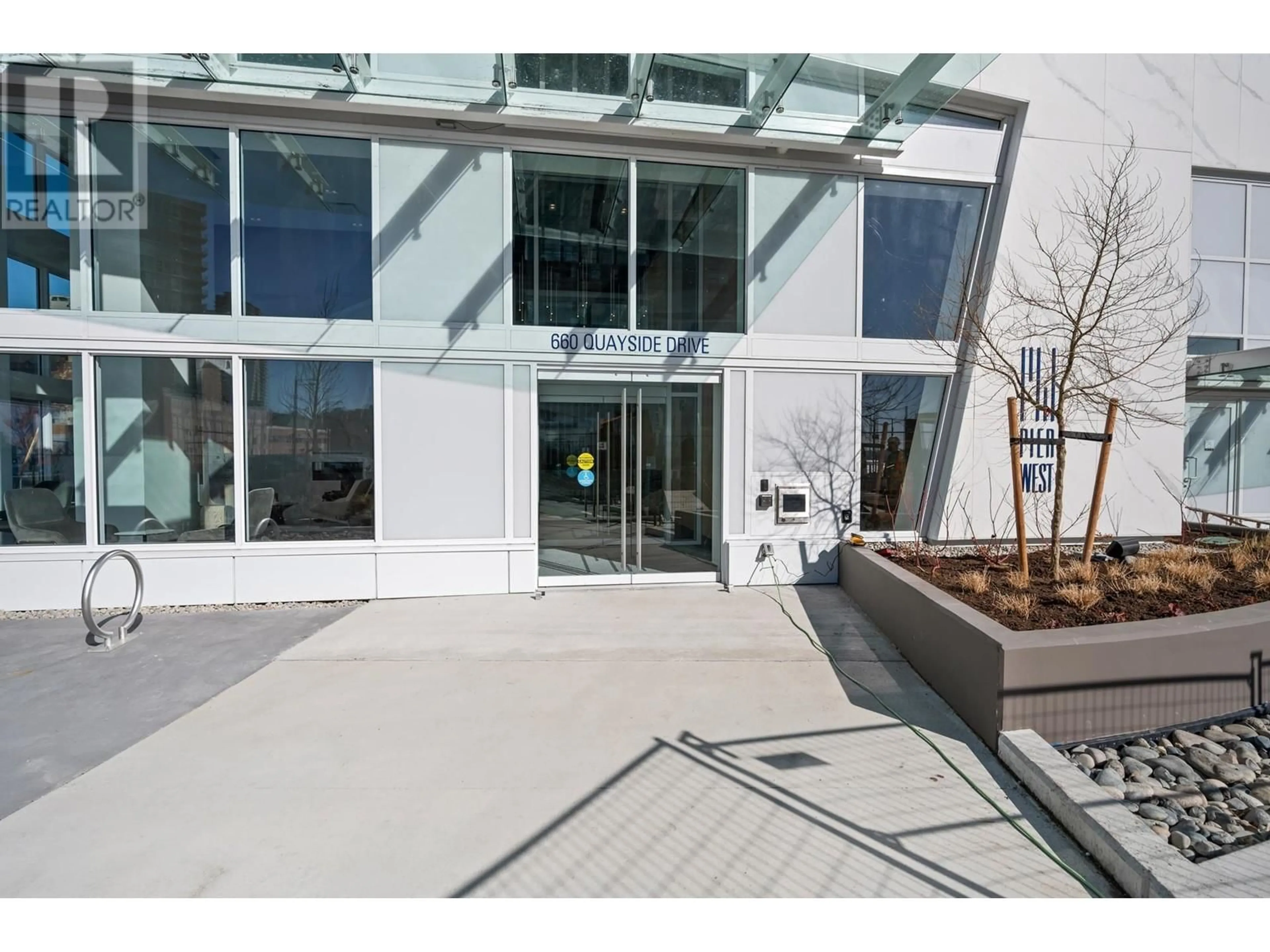 Indoor foyer for 1304 - 660 QUAYSIDE DRIVE, New Westminster British Columbia V3M0P2