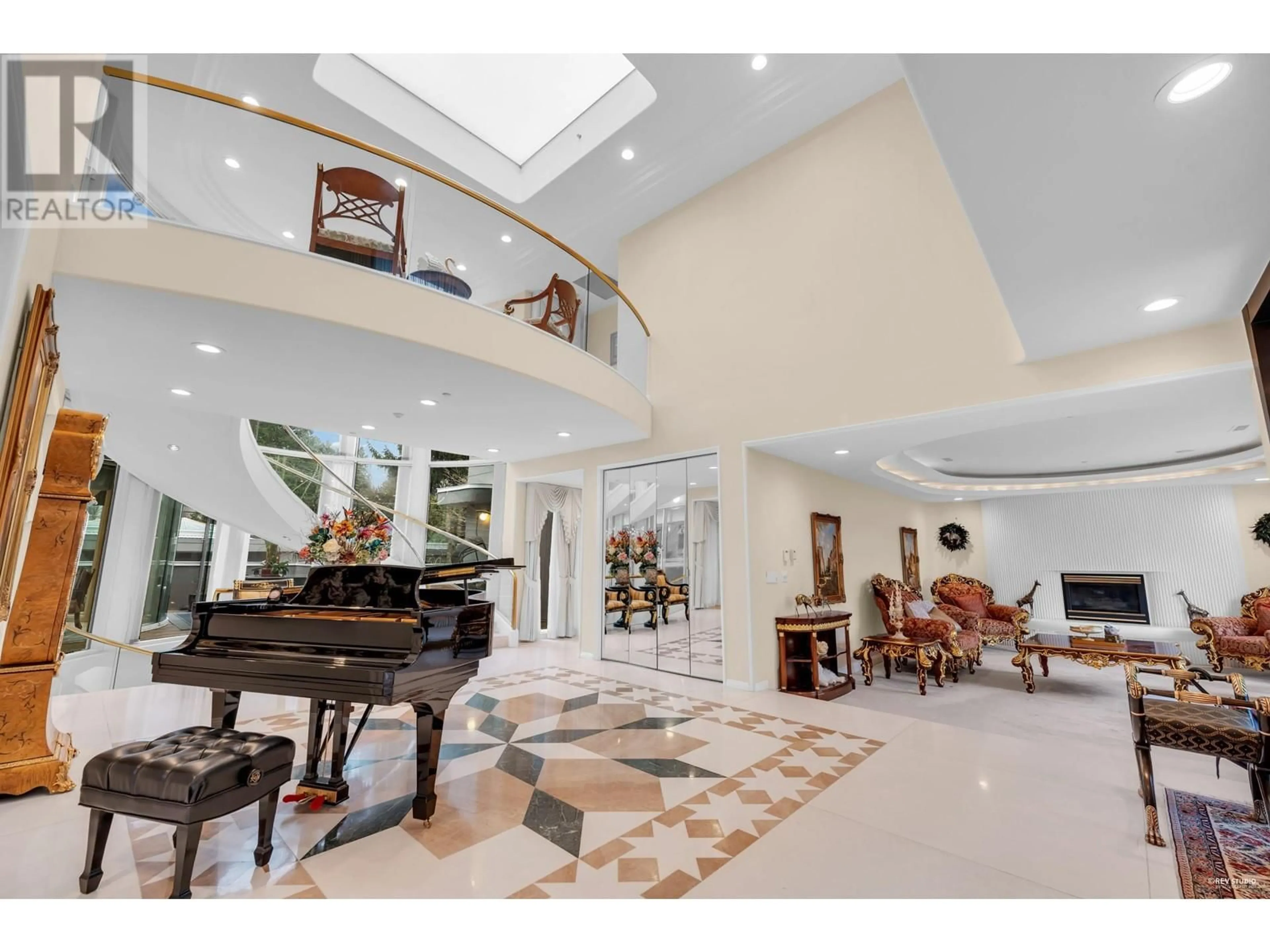 Indoor foyer for 6566 CHURCHILL STREET, Vancouver British Columbia V6P5B1