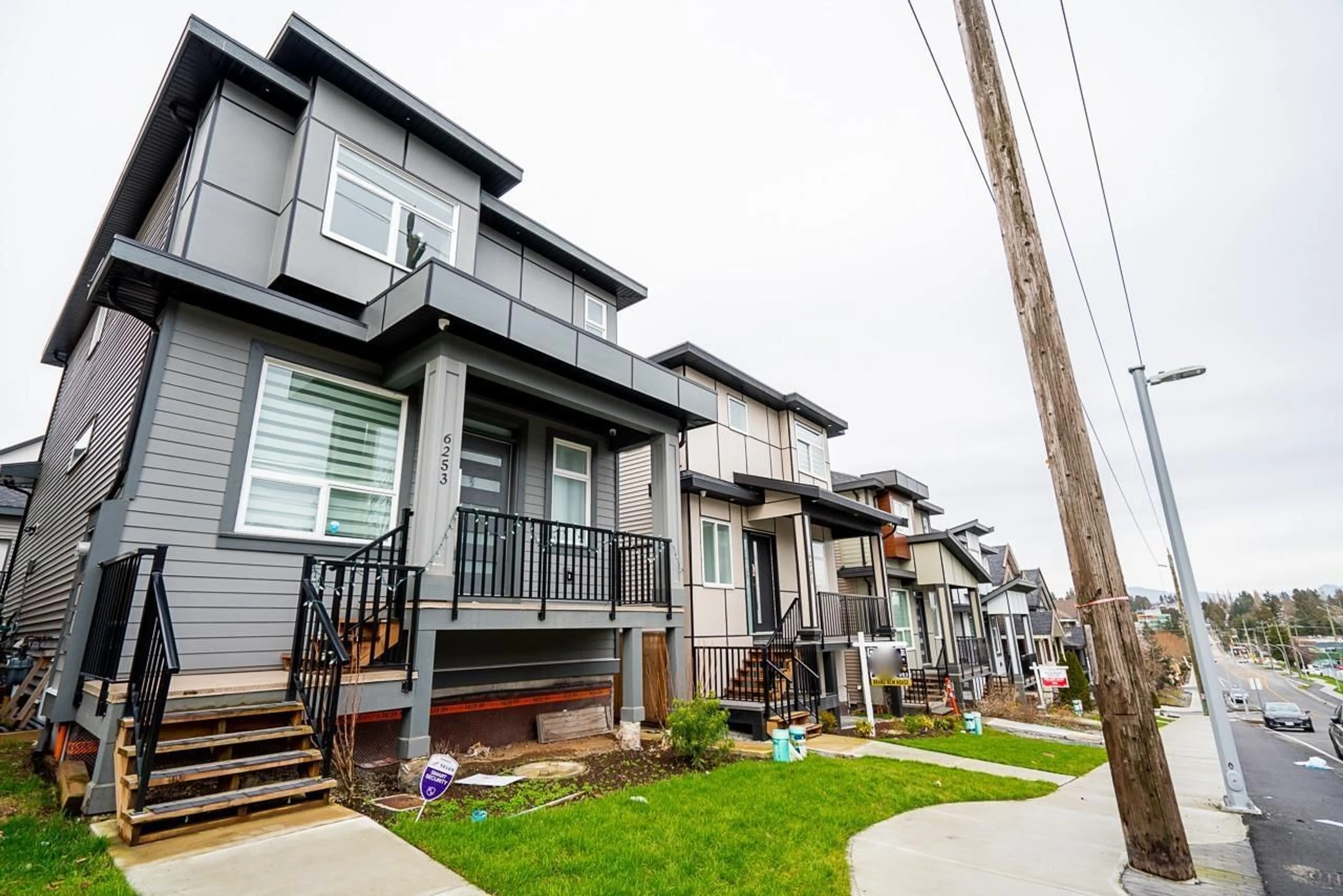 Home with vinyl exterior material, street for 6253 148, Surrey British Columbia V3S8E8