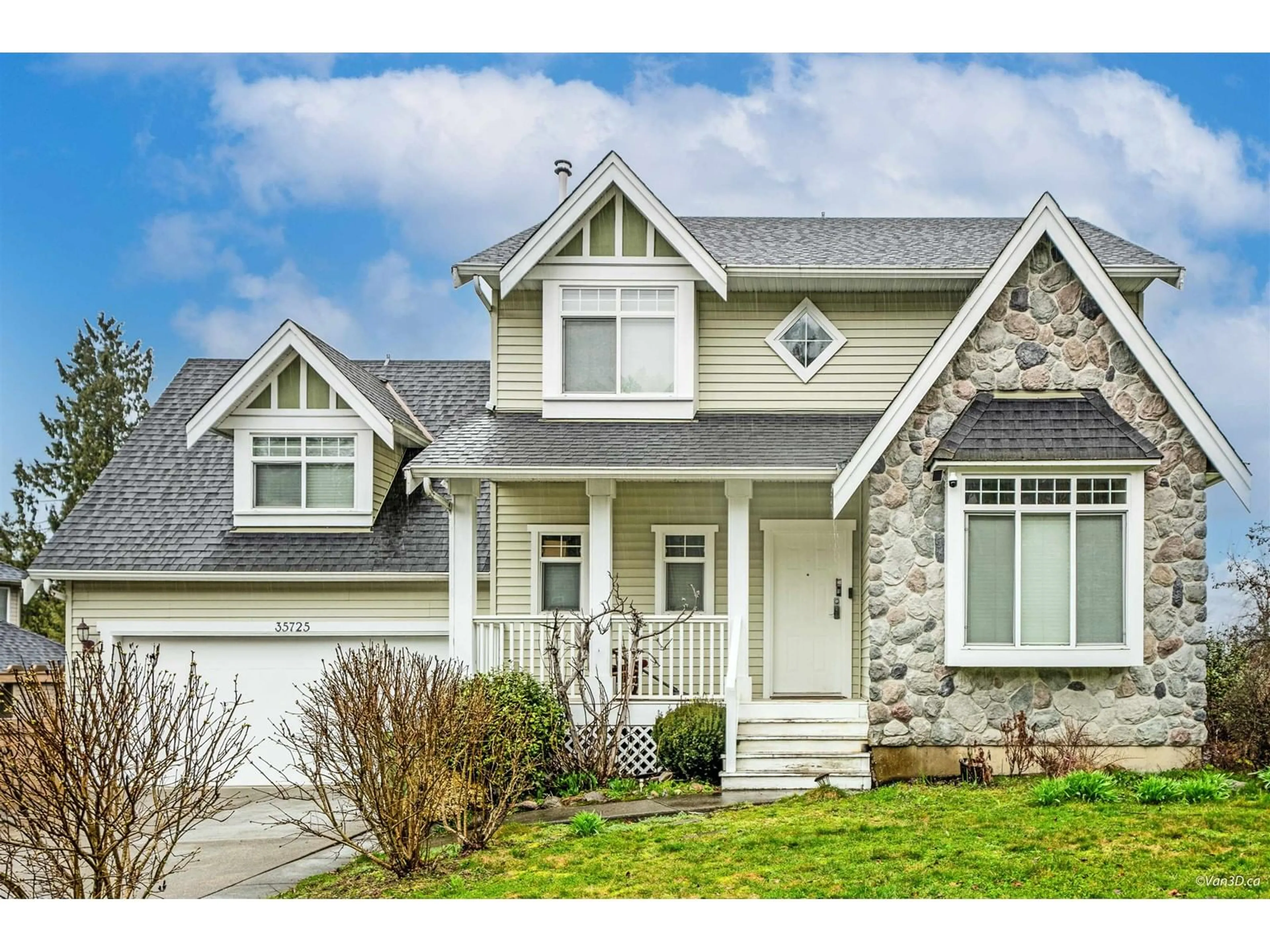 Home with vinyl exterior material, street for 35725 LEDGEVIEW, Abbotsford British Columbia V3G2Z2