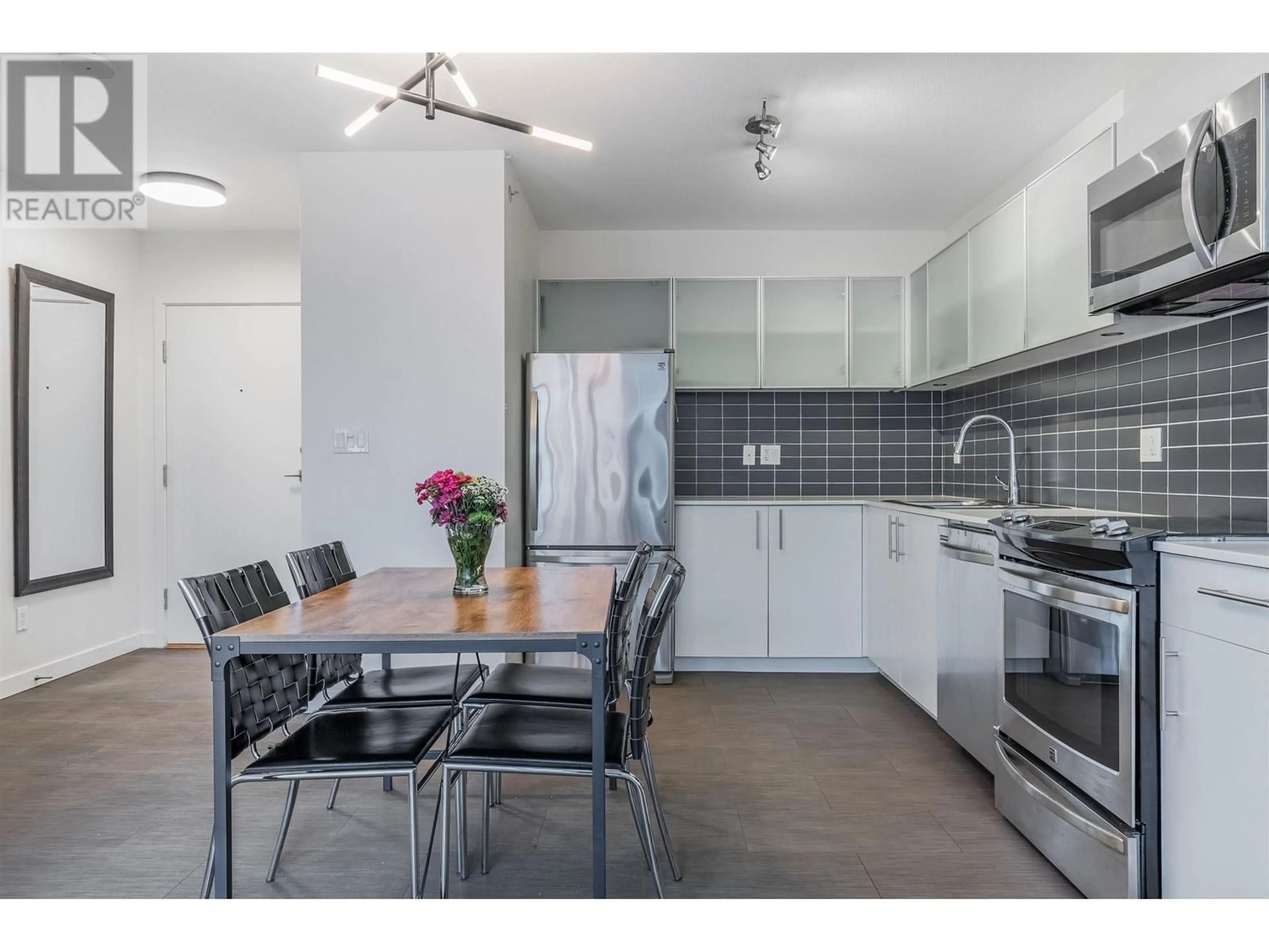 Standard kitchen, unknown for 709 66 W CORDOVA STREET, Vancouver British Columbia V6B0L2