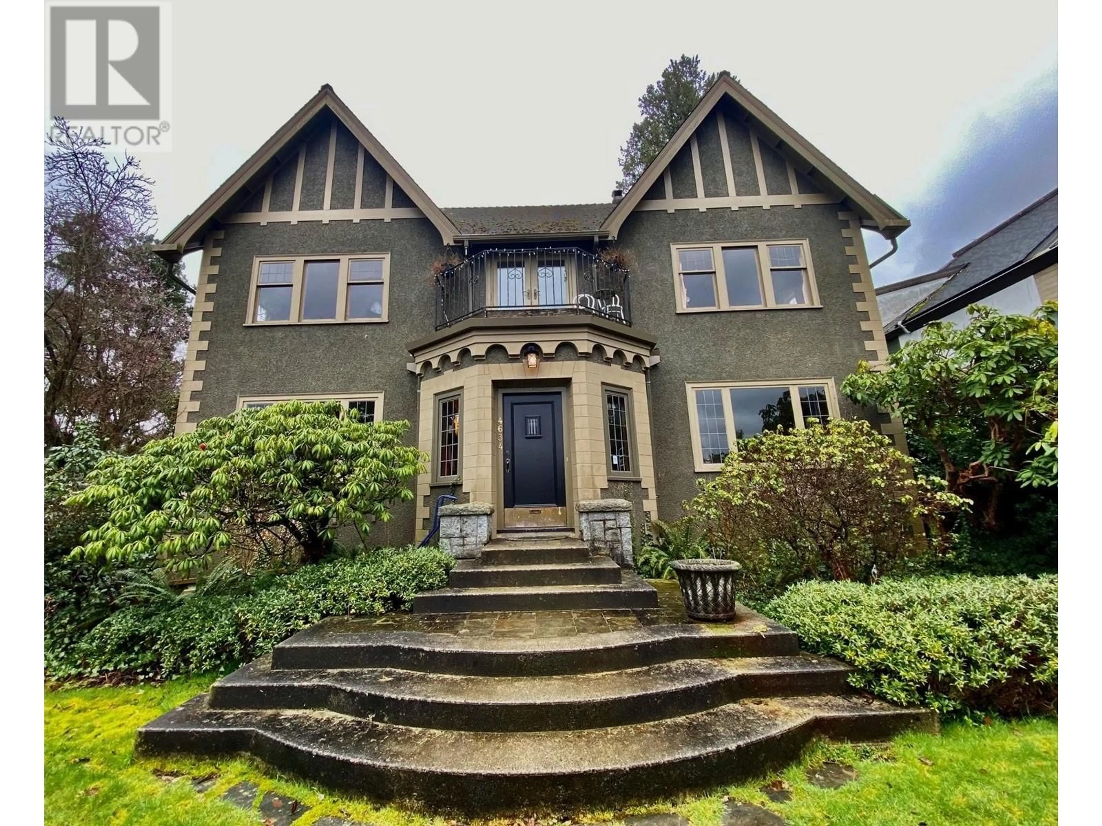 A pic from outside/outdoor area/front of a property/back of a property/a pic from drone, street for 4634 2ND AVENUE, Vancouver British Columbia V6R1L1