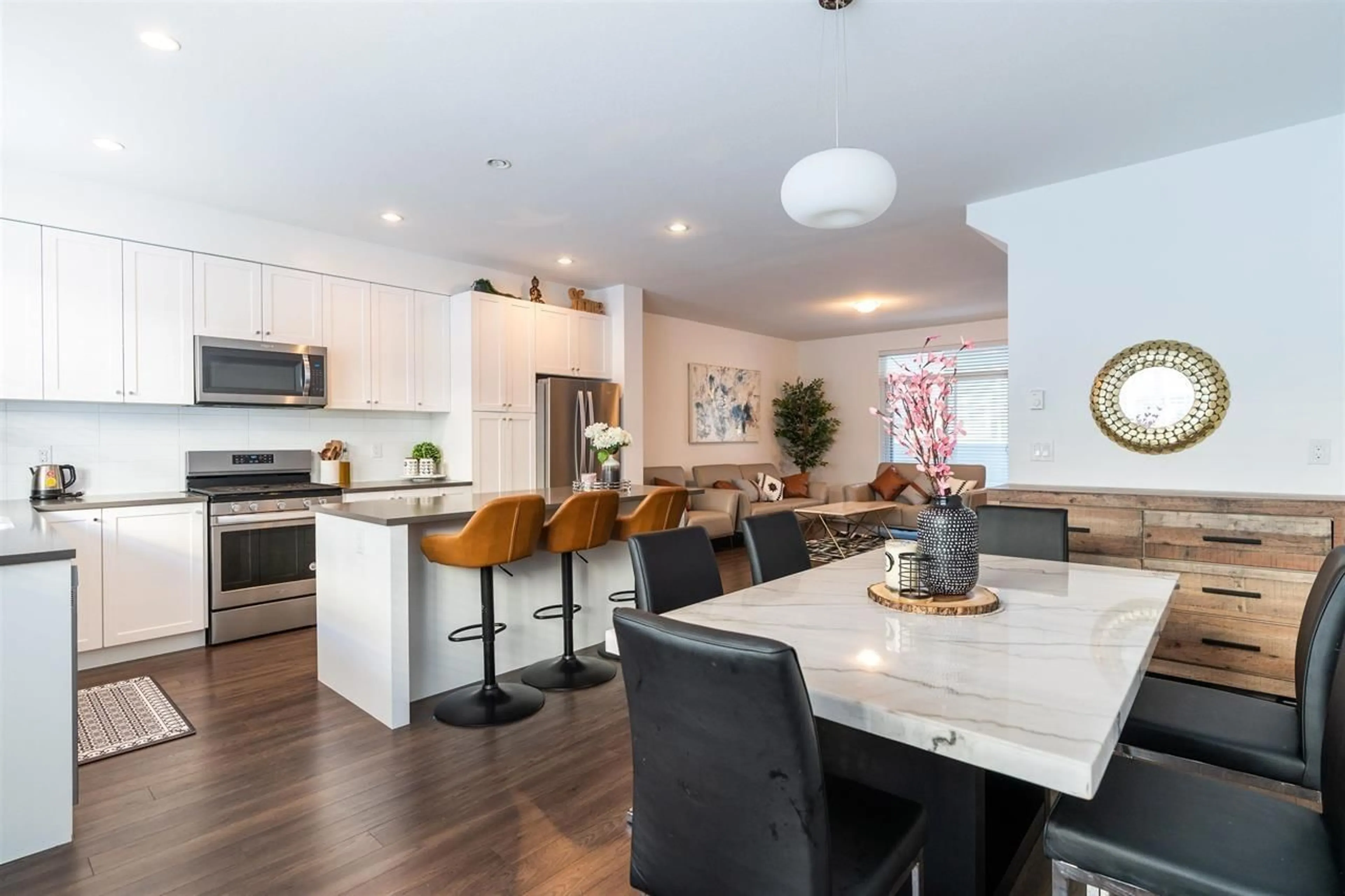 Open concept kitchen, unknown for 52 - 158 171, Surrey British Columbia V3Z0X1