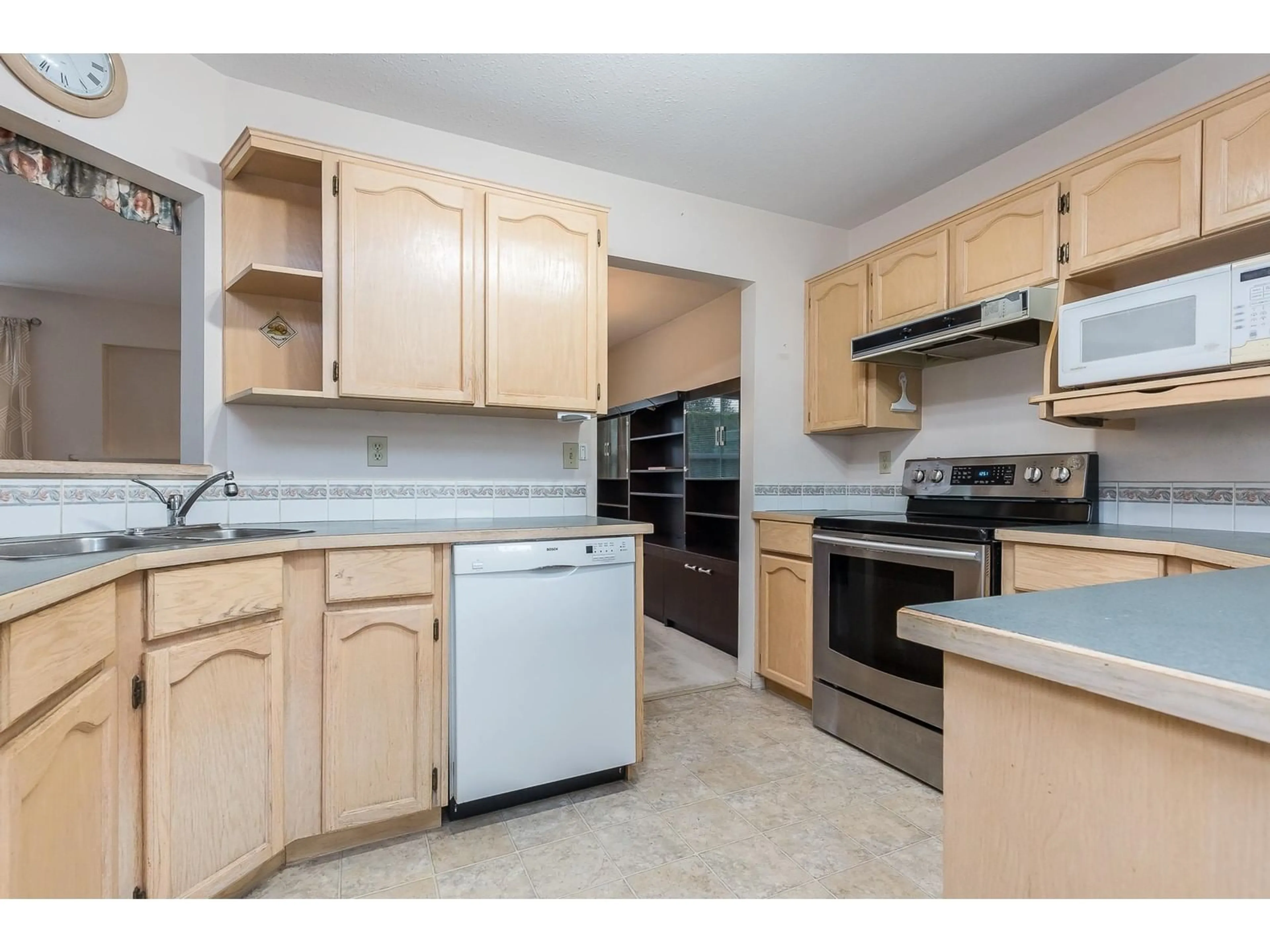 Standard kitchen, unknown for 88 - 34959 OLD CLAYBURN, Abbotsford British Columbia V2S6W7