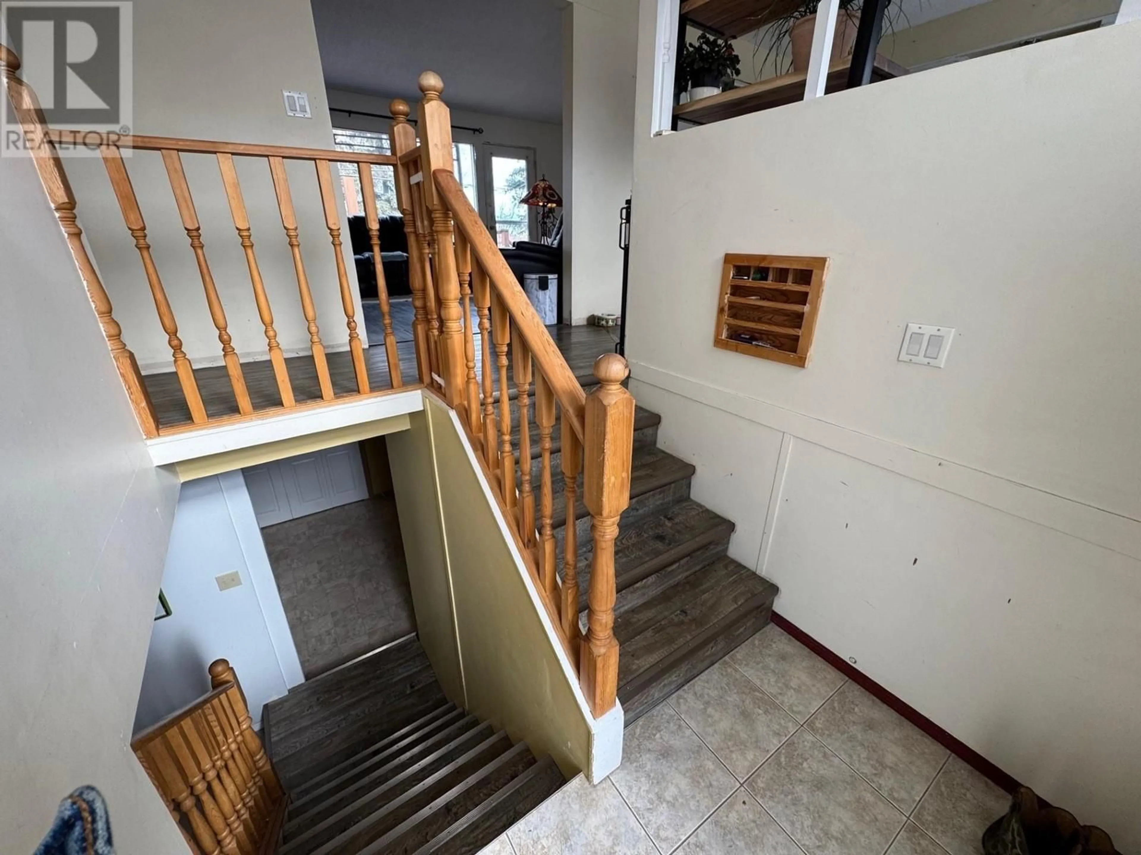 Indoor foyer for 9504 113 AVENUE, Fort St. John British Columbia V1J2W9