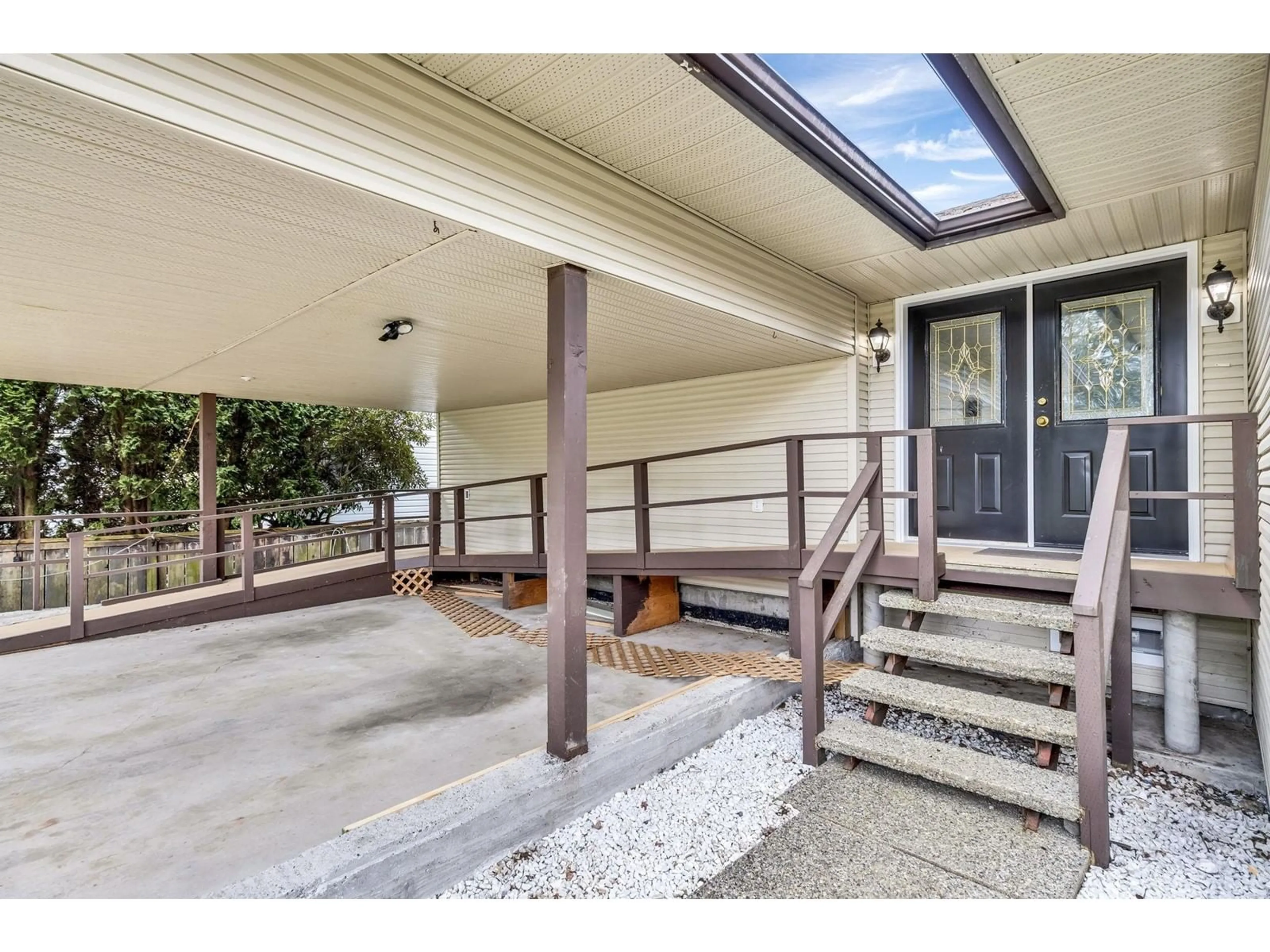 Indoor entryway for 41 171 STREET, Surrey British Columbia V3Z9P4