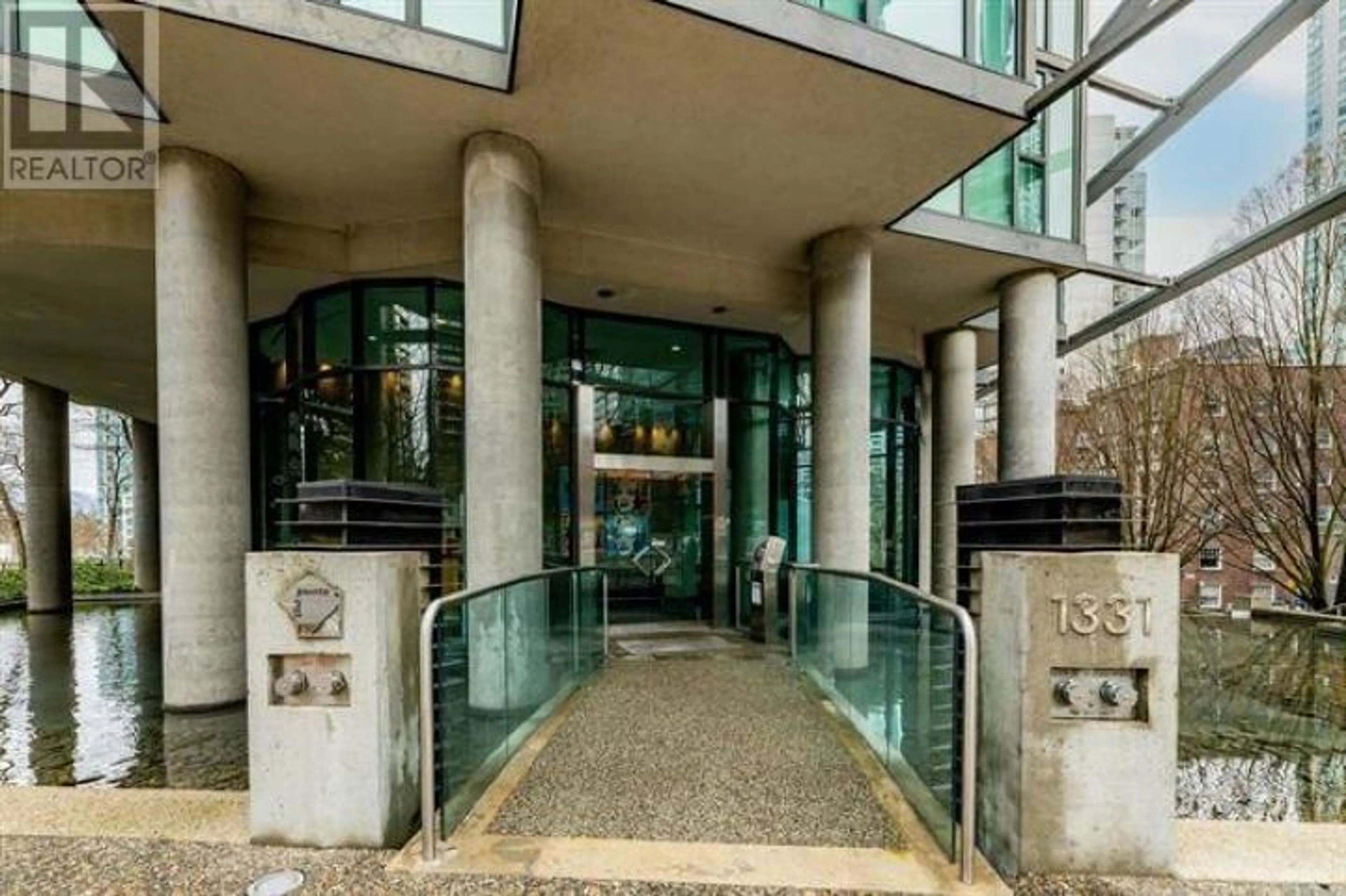 Indoor foyer for 509 - 1331 GEORGIA STREET, Vancouver British Columbia V6E4P1