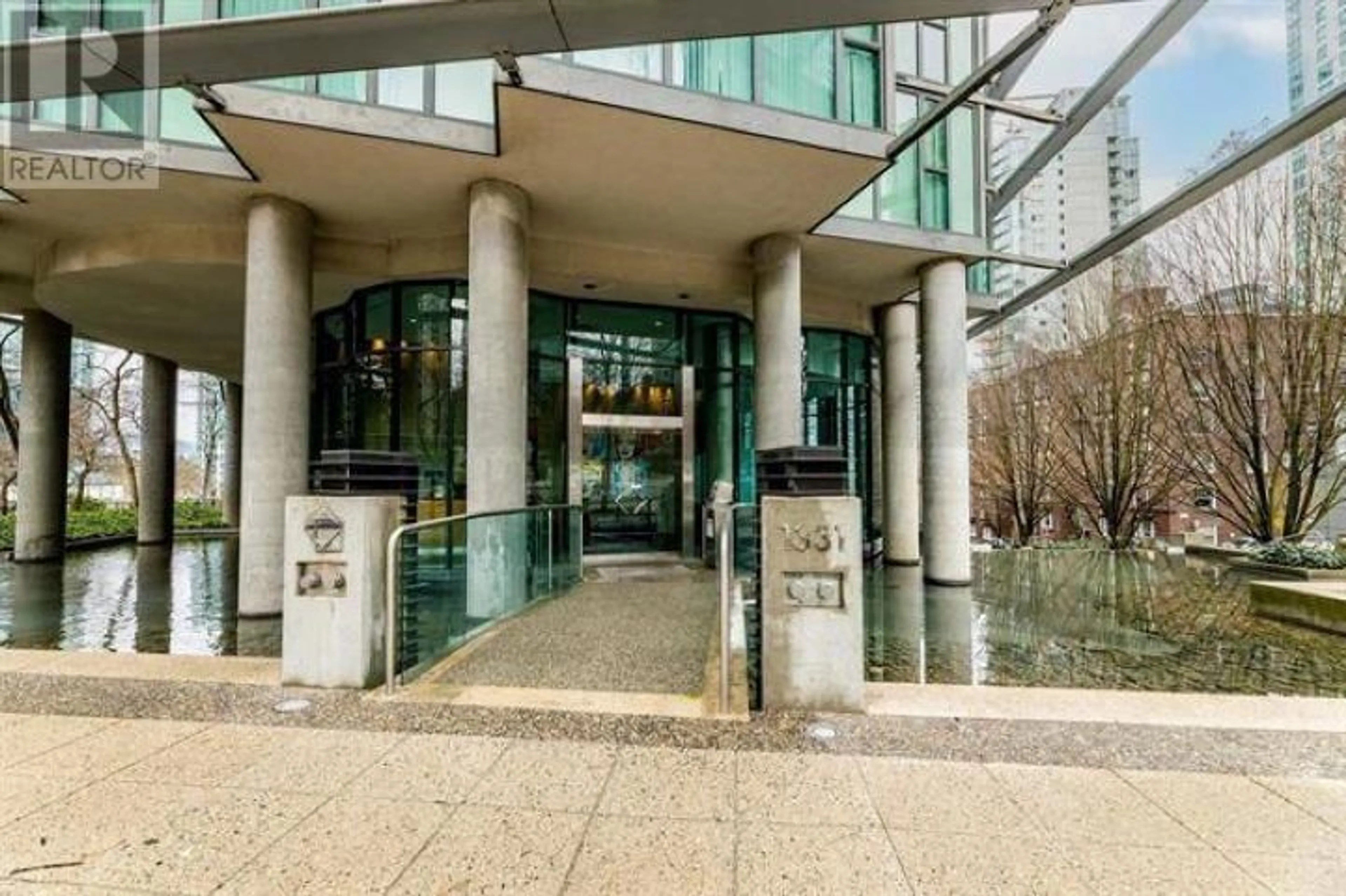 Indoor foyer for 509 - 1331 GEORGIA STREET, Vancouver British Columbia V6E4P1