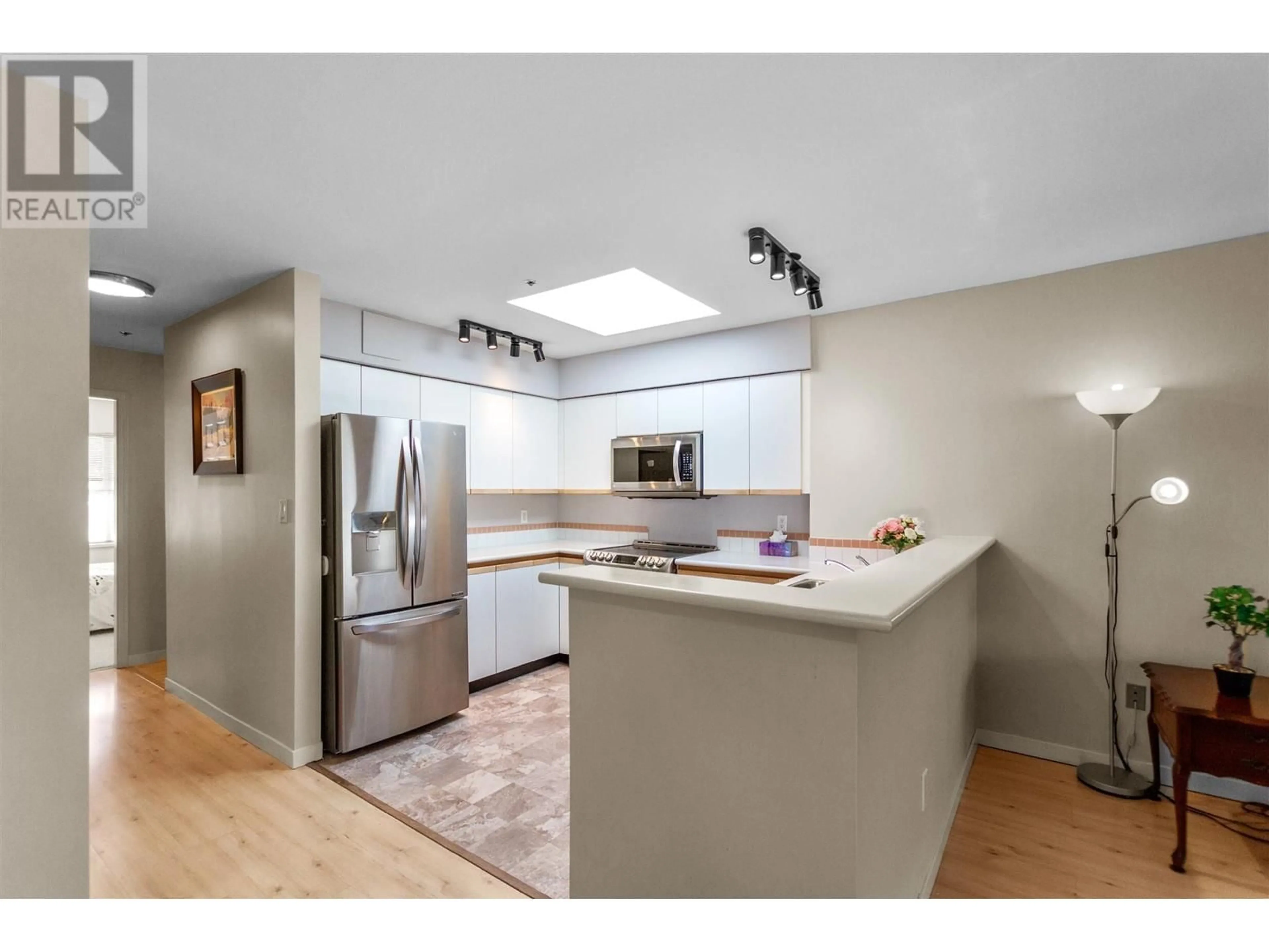 Open concept kitchen, unknown for PH2 668 W 16TH AVENUE, Vancouver British Columbia V5Z1S6