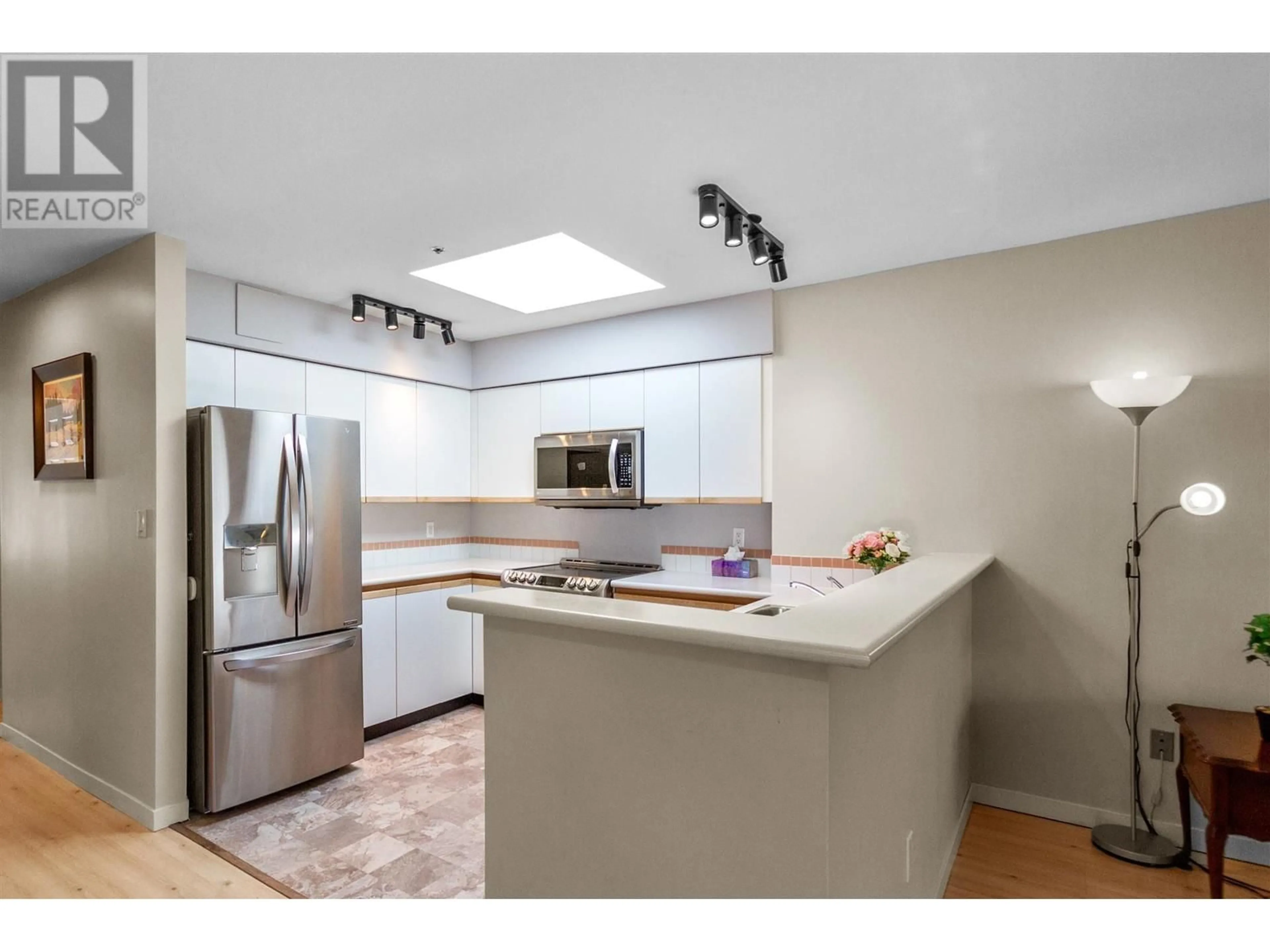 Open concept kitchen, unknown for PH2 668 W 16TH AVENUE, Vancouver British Columbia V5Z1S6