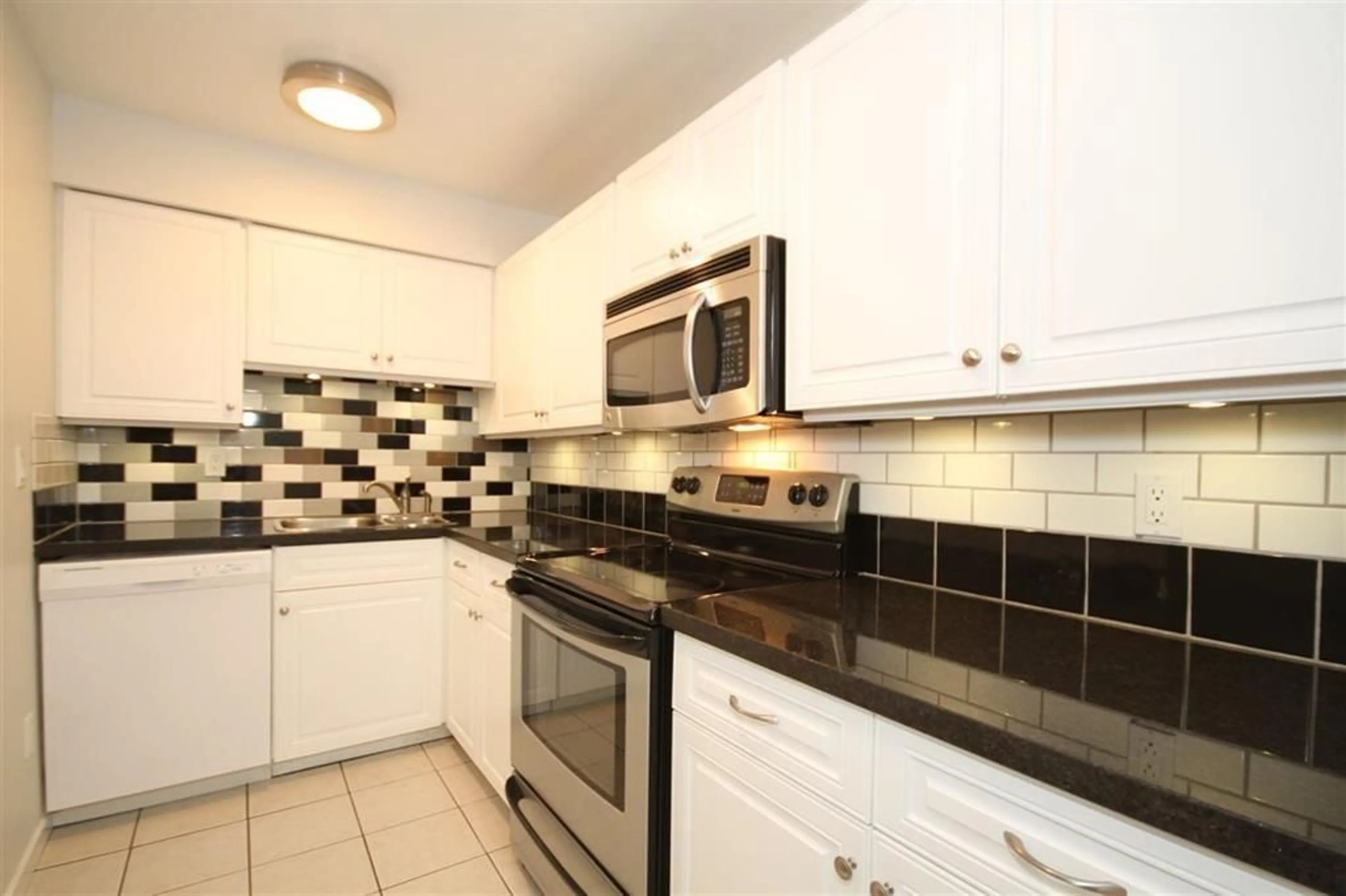 Standard kitchen, ceramic/tile floor for 110 10698 151A STREET, Surrey British Columbia V3R8T5