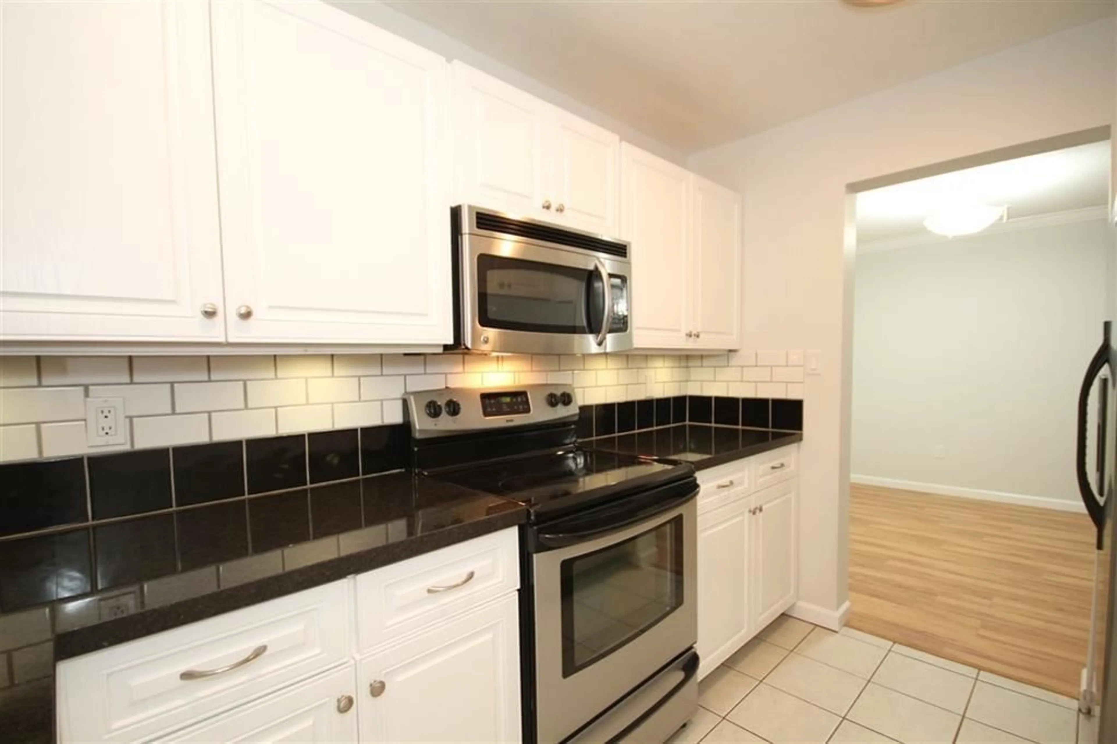 Standard kitchen, ceramic/tile floor for 110 10698 151A STREET, Surrey British Columbia V3R8T5