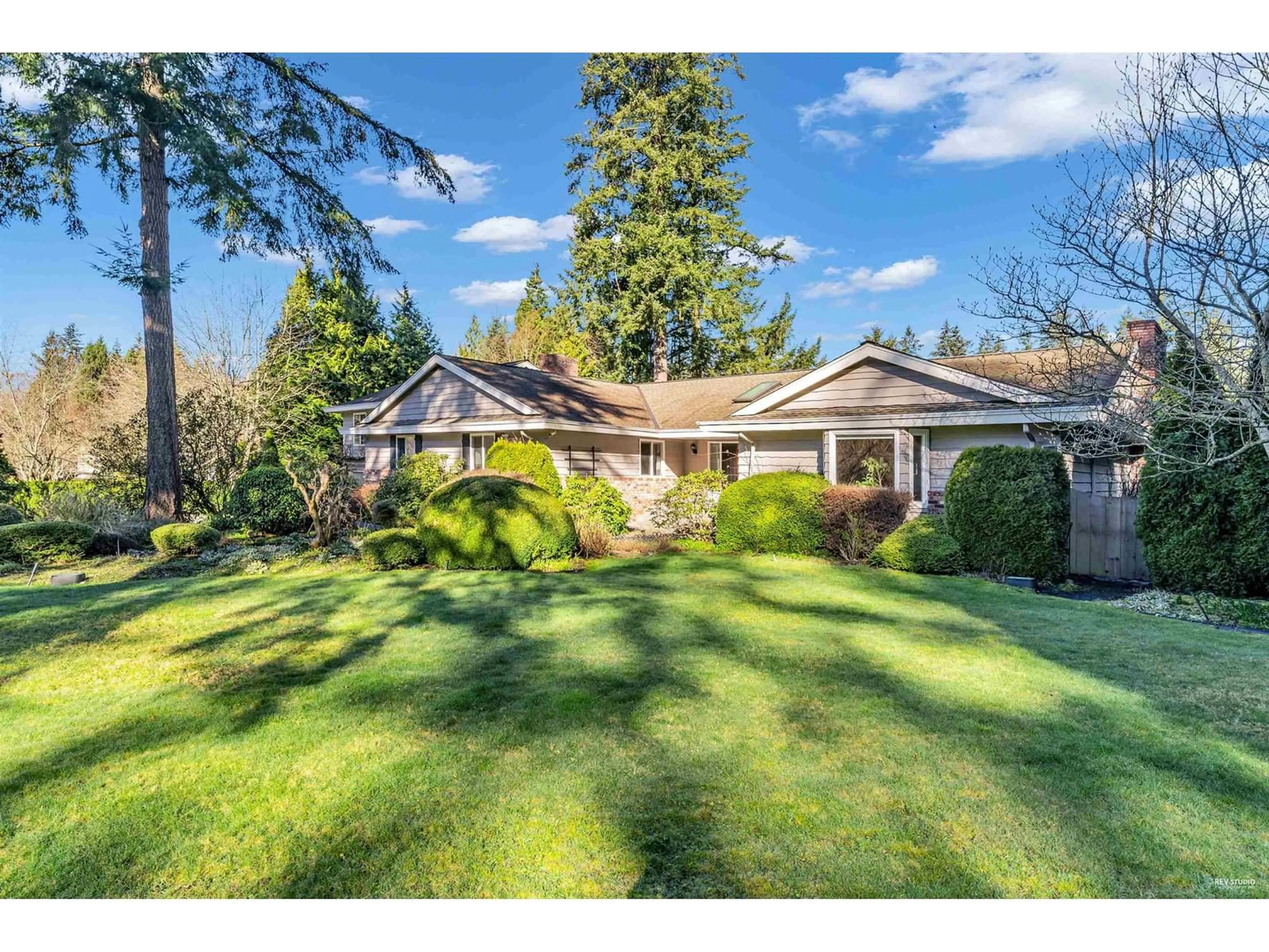 A pic from outside/outdoor area/front of a property/back of a property/a pic from drone, street for 14387 24A AVENUE, Surrey British Columbia V4P1R8