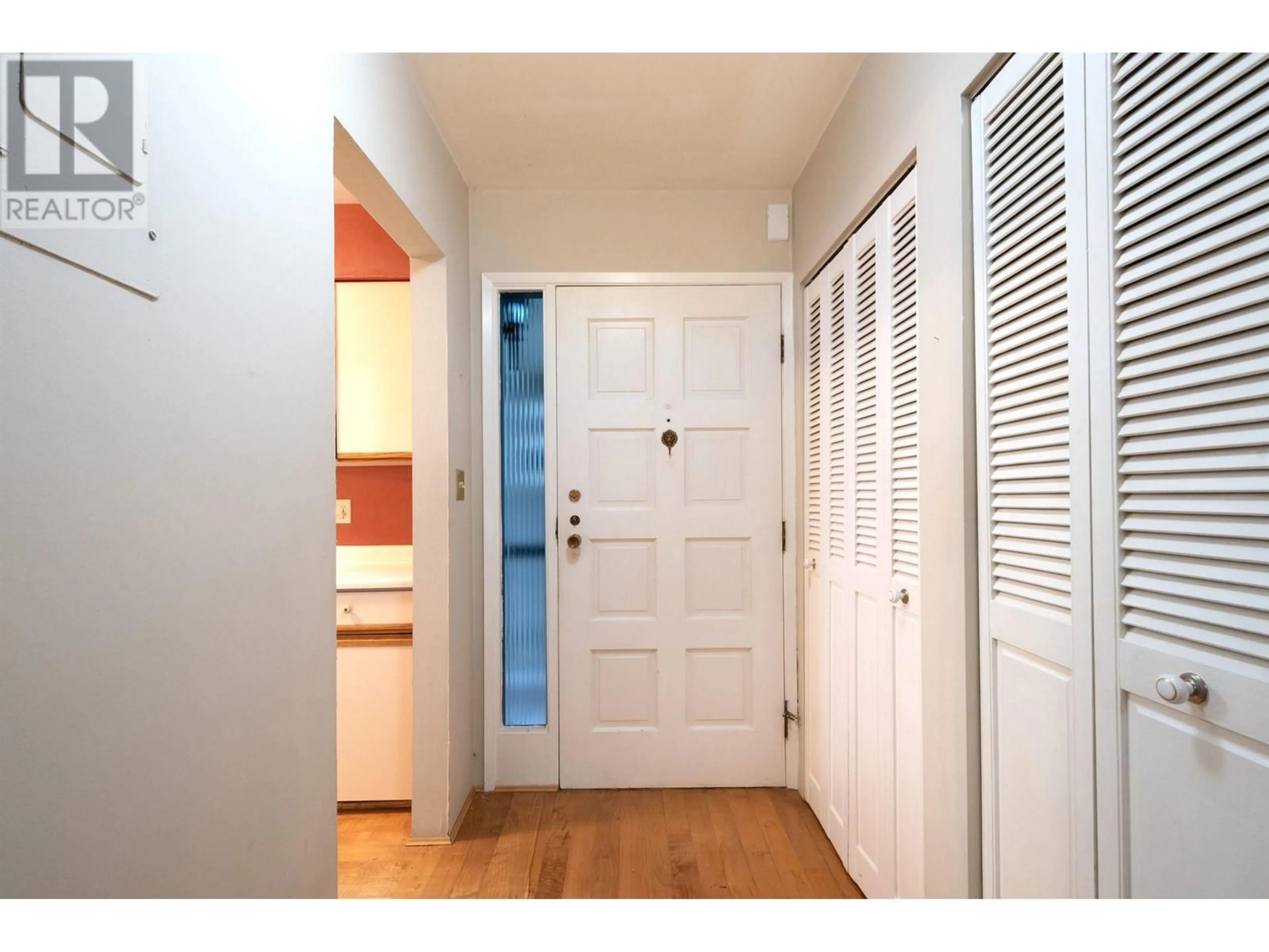 Indoor entryway for 704 - 235 KEITH ROAD, West Vancouver British Columbia V7T1L5