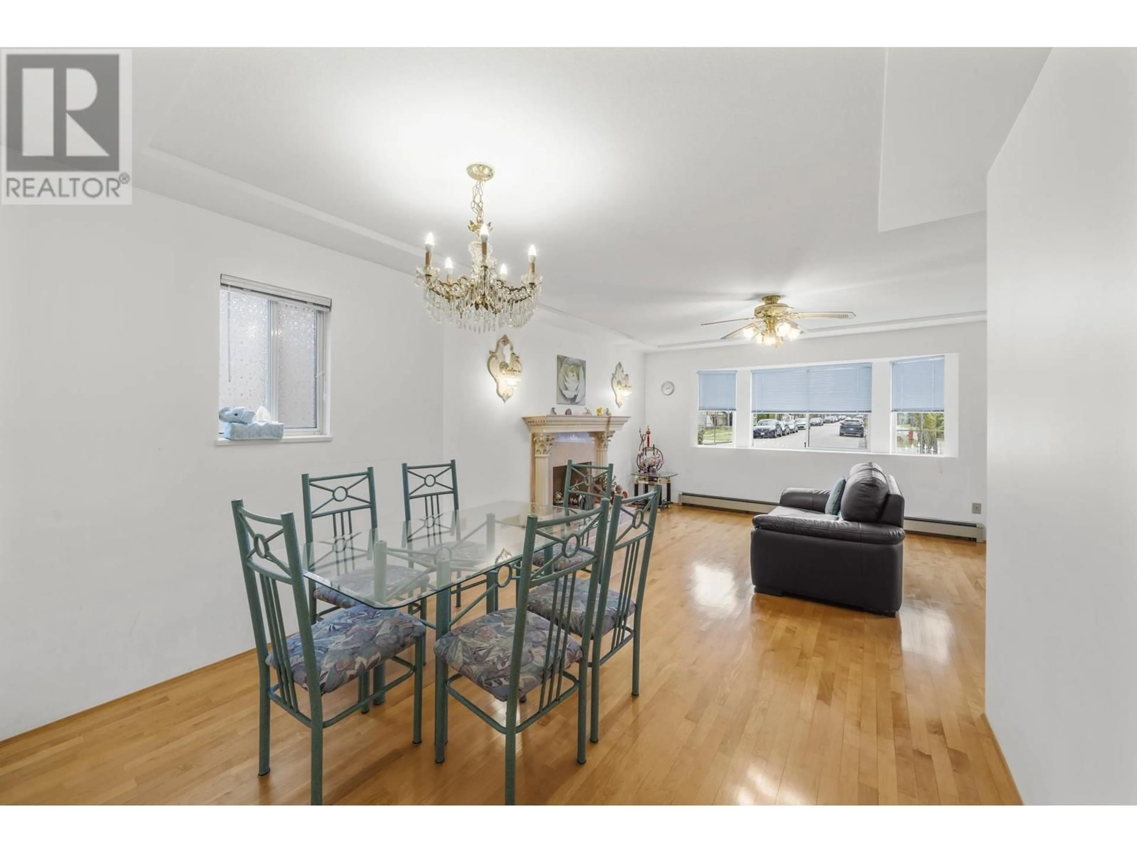 Dining room, wood/laminate floor for 1747 E 37TH AVENUE, Vancouver British Columbia V5P1E7