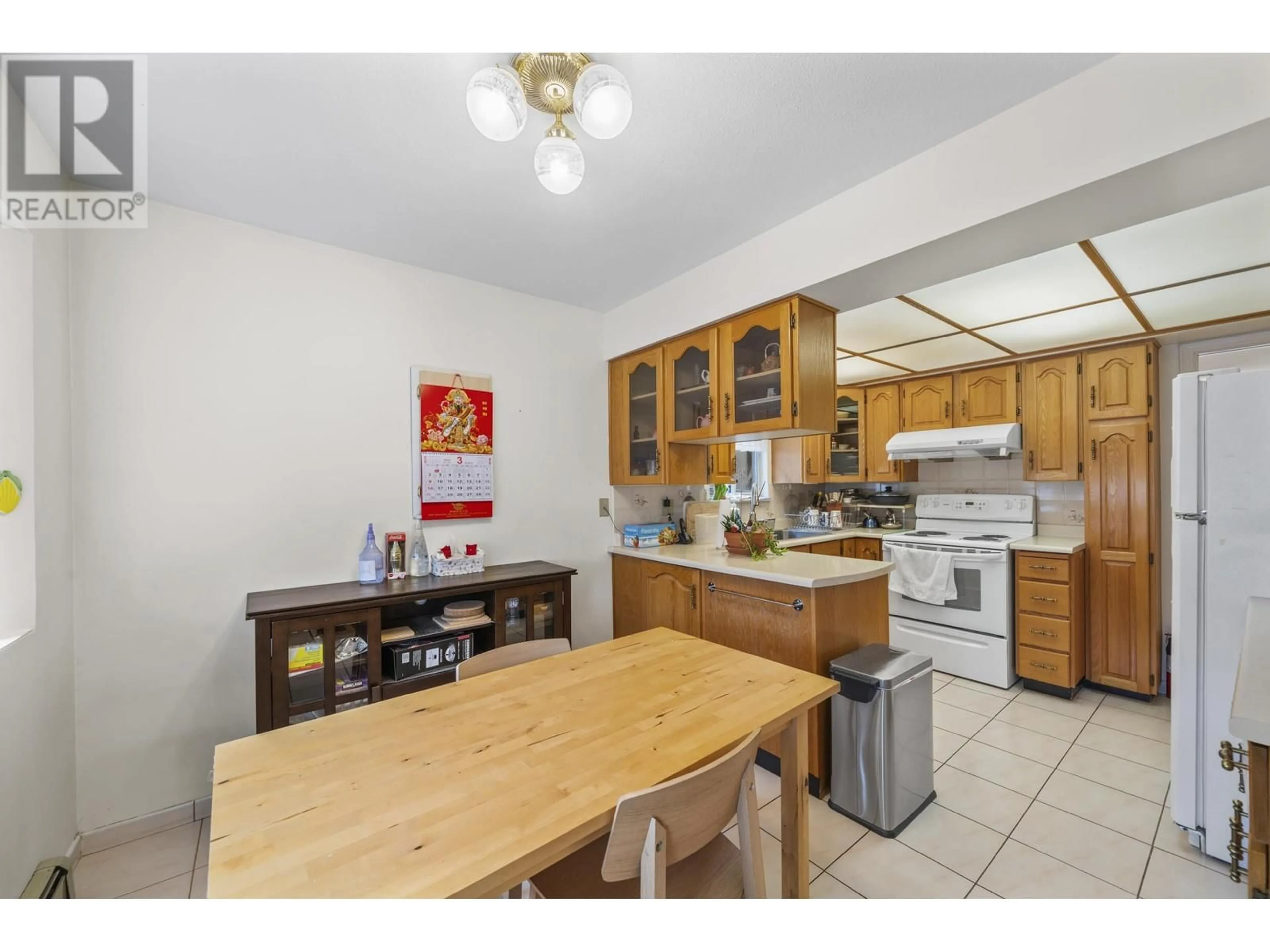 Standard kitchen, unknown for 1747 E 37TH AVENUE, Vancouver British Columbia V5P1E7