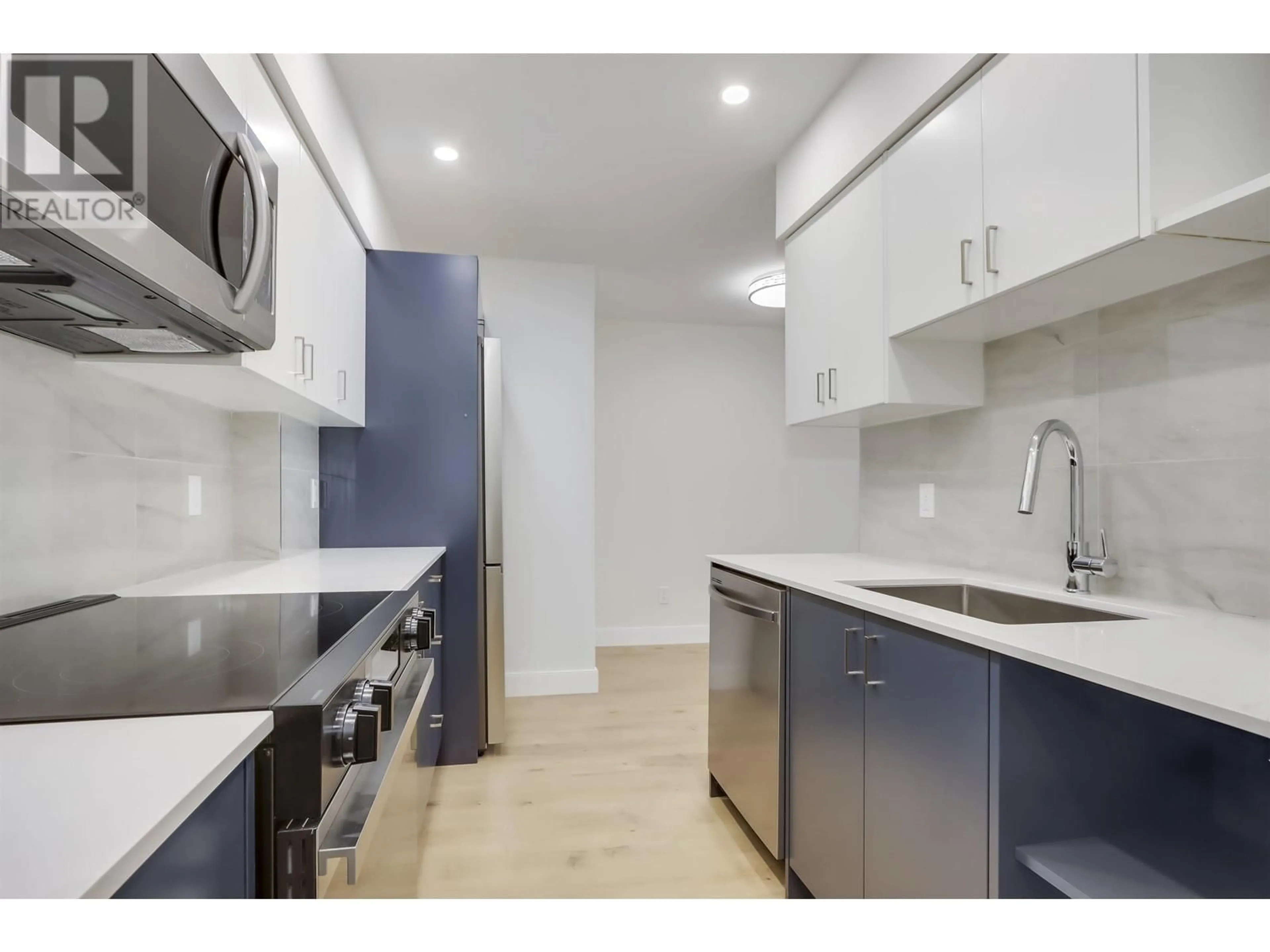 Standard kitchen, ceramic/tile floor for 305 2910 ONTARIO STREET, Vancouver British Columbia V5T2Y6