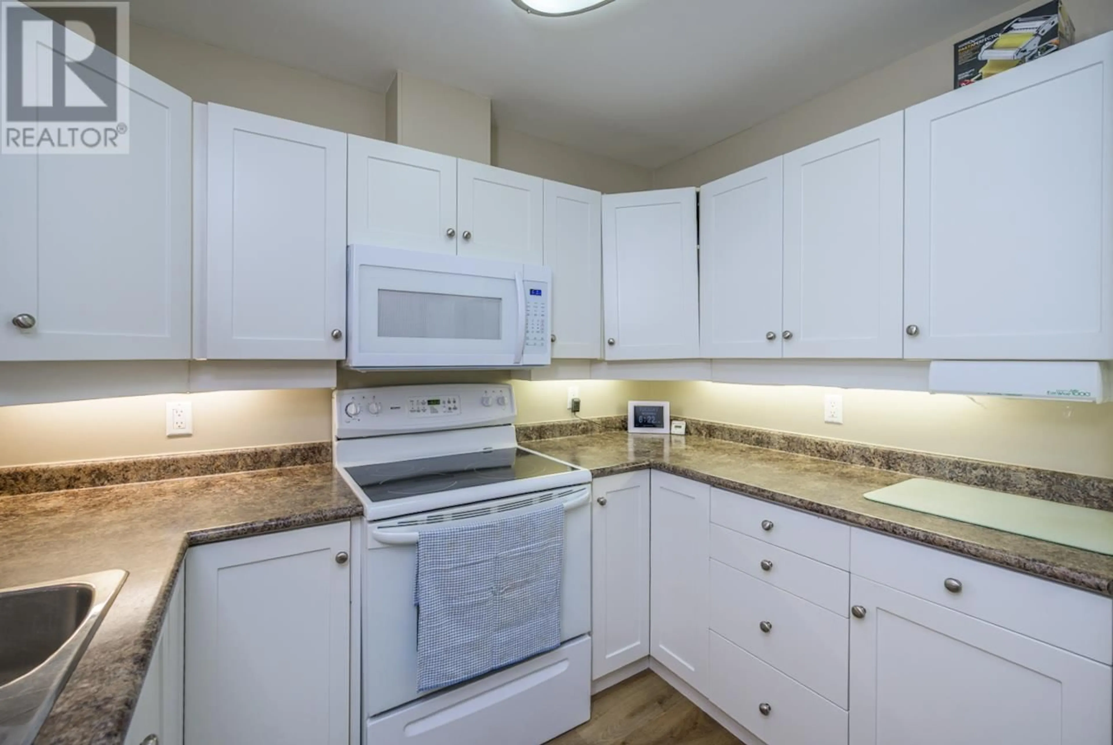 Standard kitchen, unknown for 308 - 2055 INGLEDEW STREET, Prince George British Columbia V2L5S1