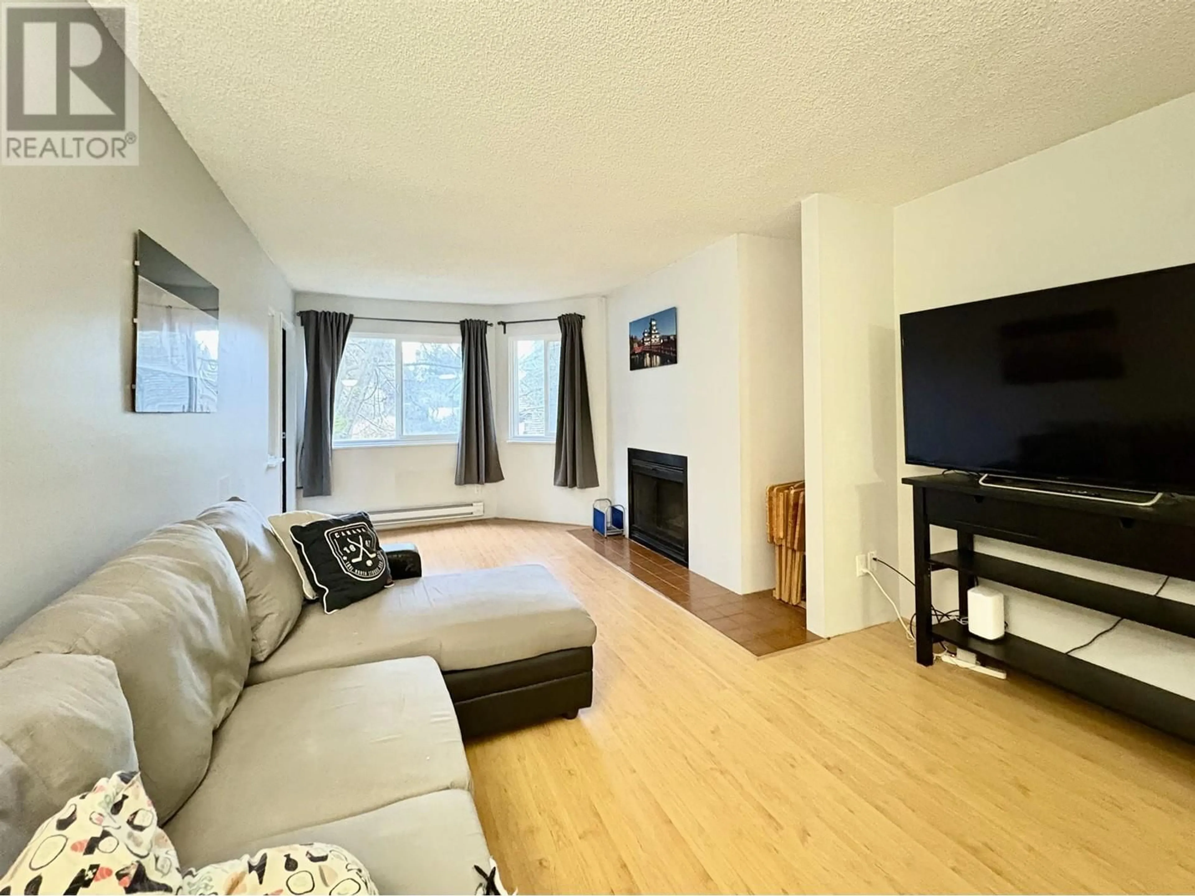 A pic of a room for 312 9880 MANCHESTER DRIVE, Burnaby British Columbia V3N4R3