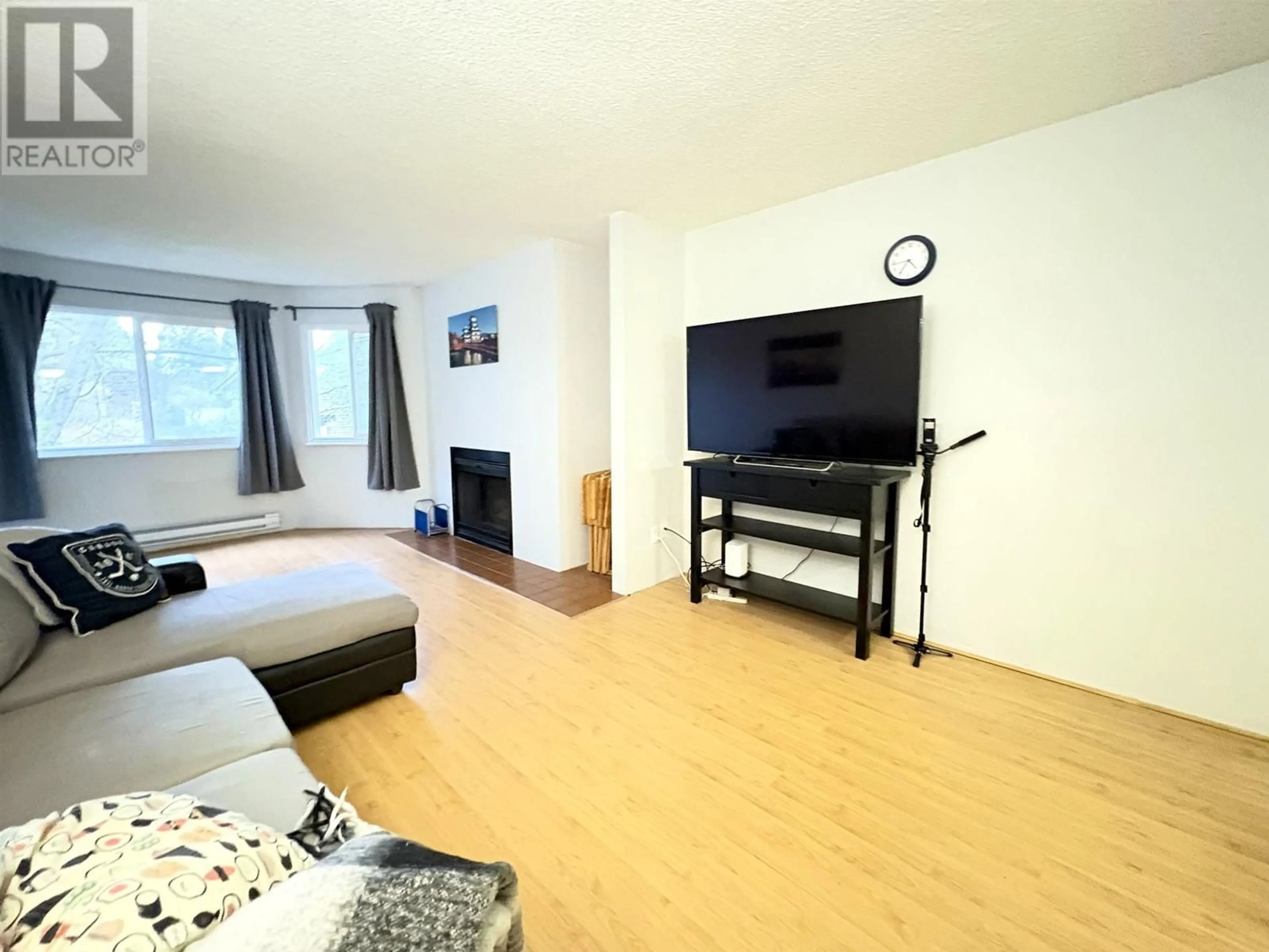 A pic of a room for 312 9880 MANCHESTER DRIVE, Burnaby British Columbia V3N4R3