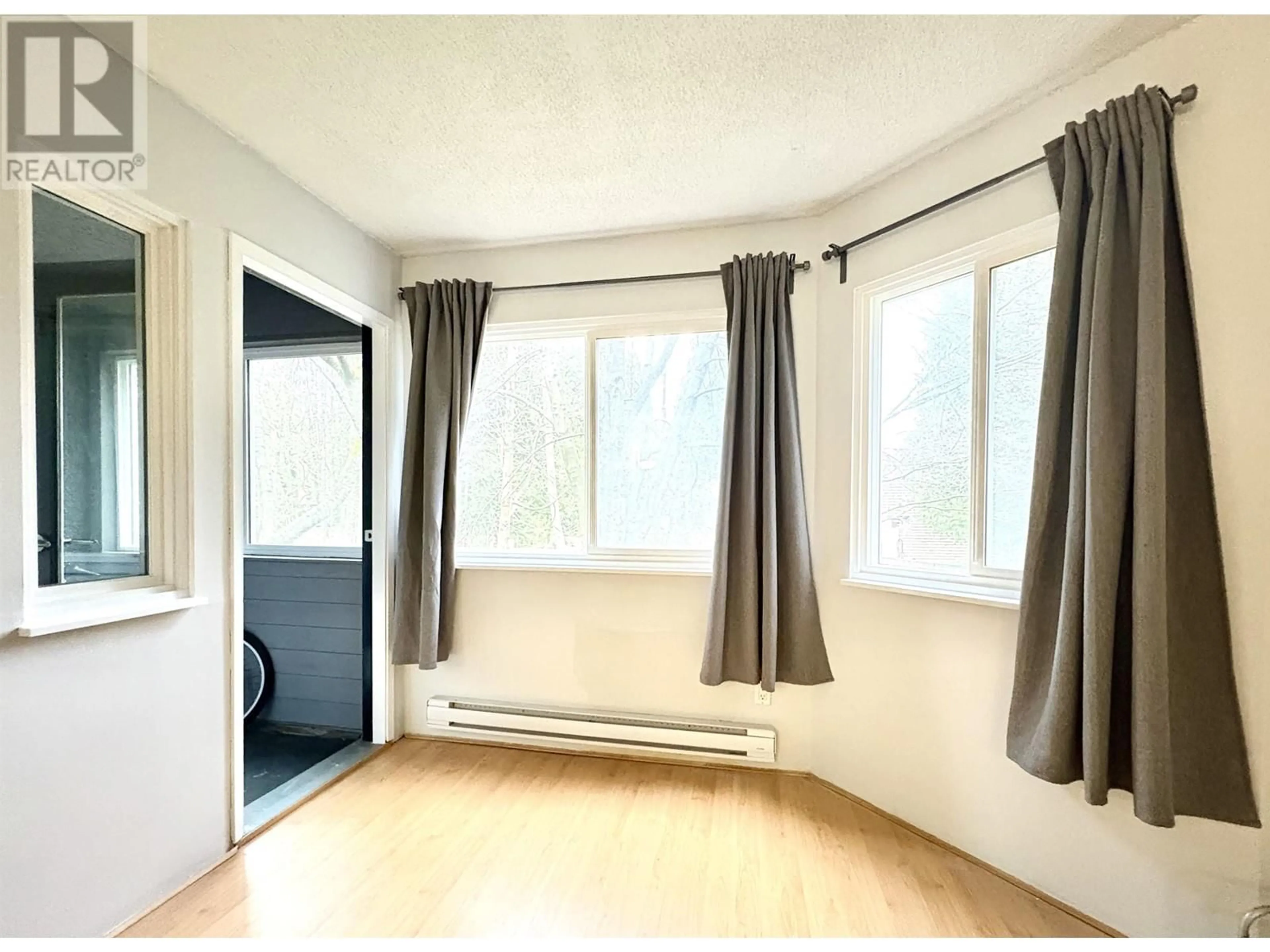 A pic of a room for 312 9880 MANCHESTER DRIVE, Burnaby British Columbia V3N4R3