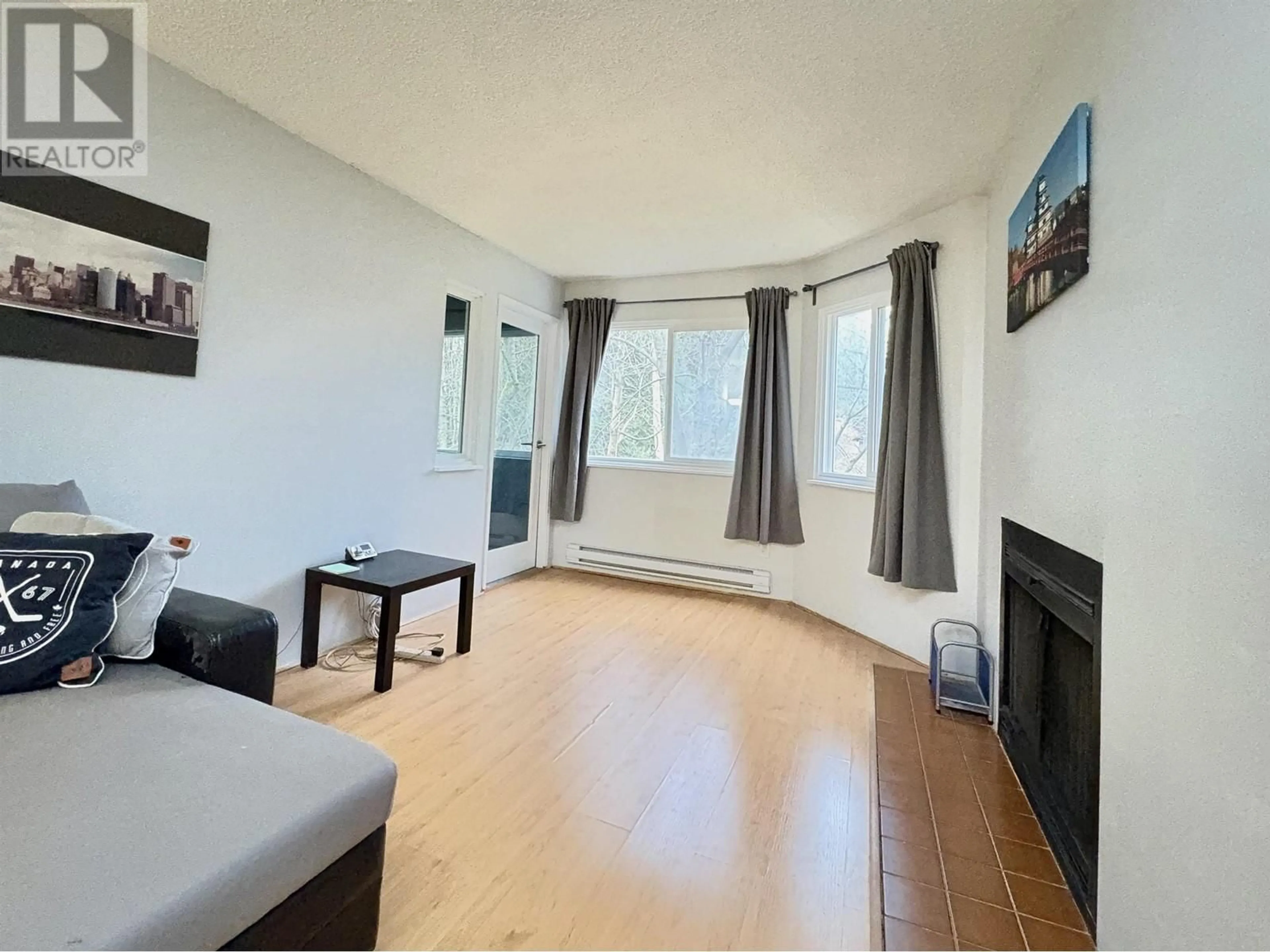 A pic of a room for 312 9880 MANCHESTER DRIVE, Burnaby British Columbia V3N4R3