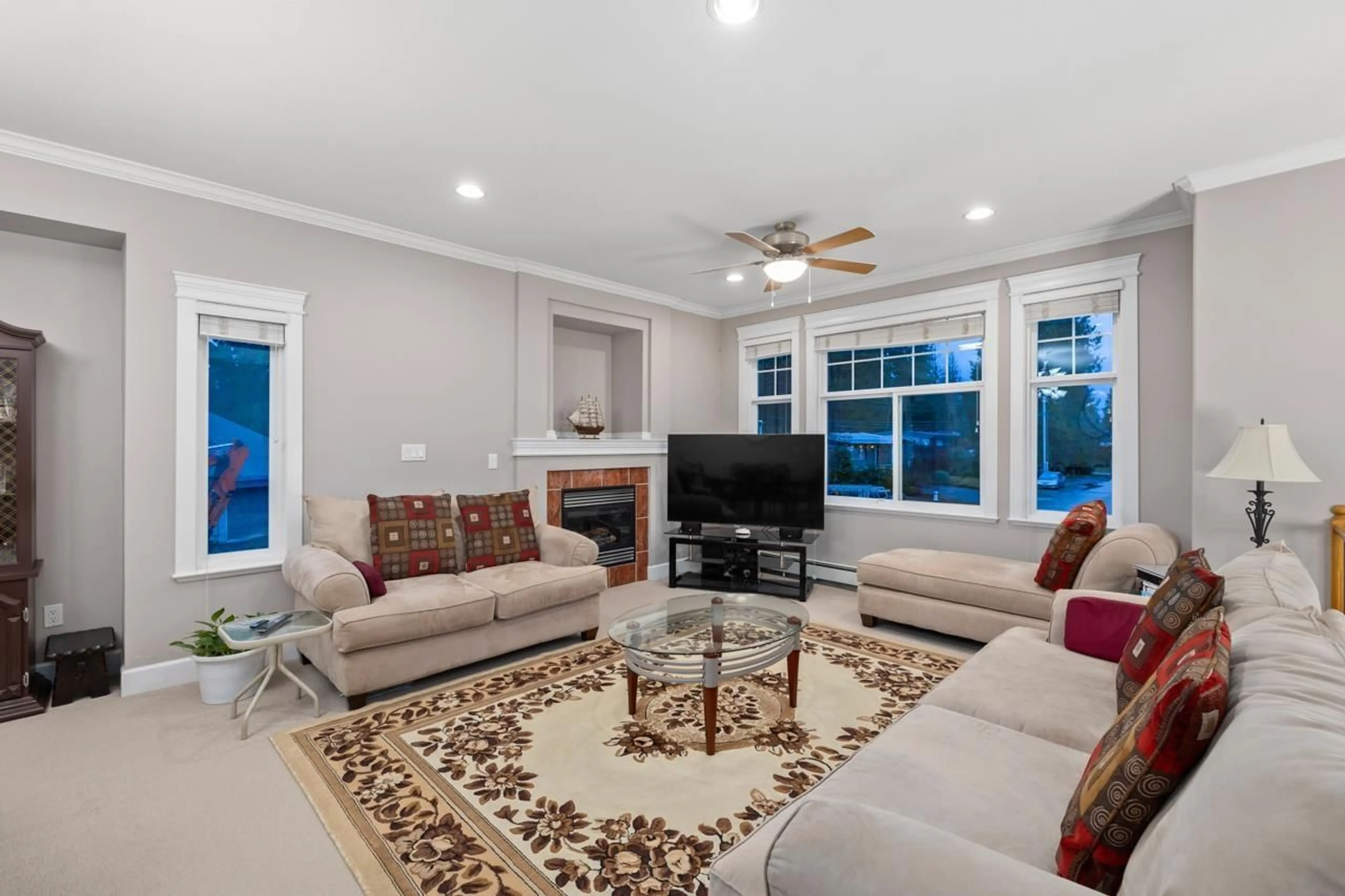 Living room with furniture, unknown for 31806 GLENWOOD, Abbotsford British Columbia V2T1E5