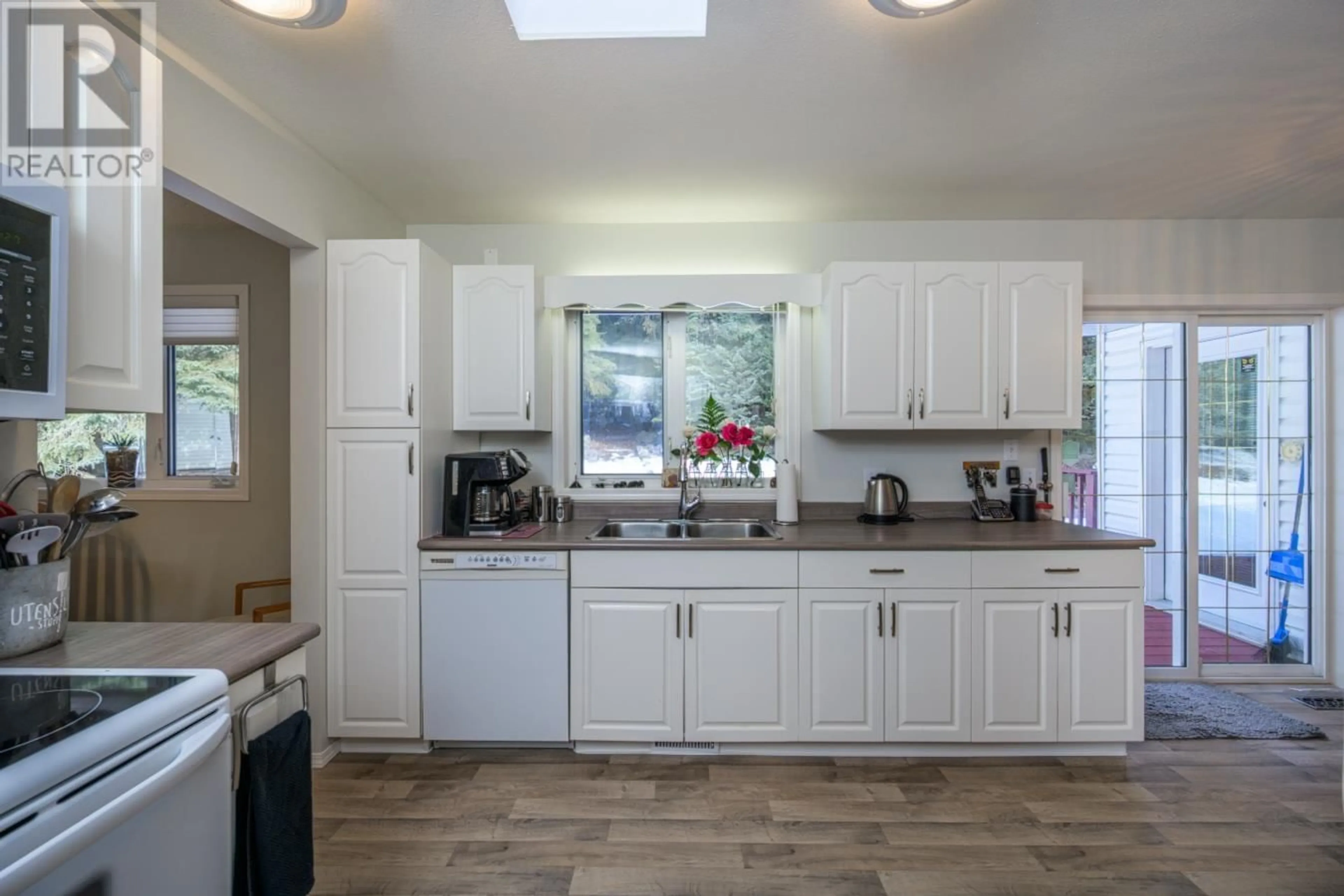 Open concept kitchen, unknown for 9142 NORTH NECHAKO ROAD, Prince George British Columbia V2K4Z9