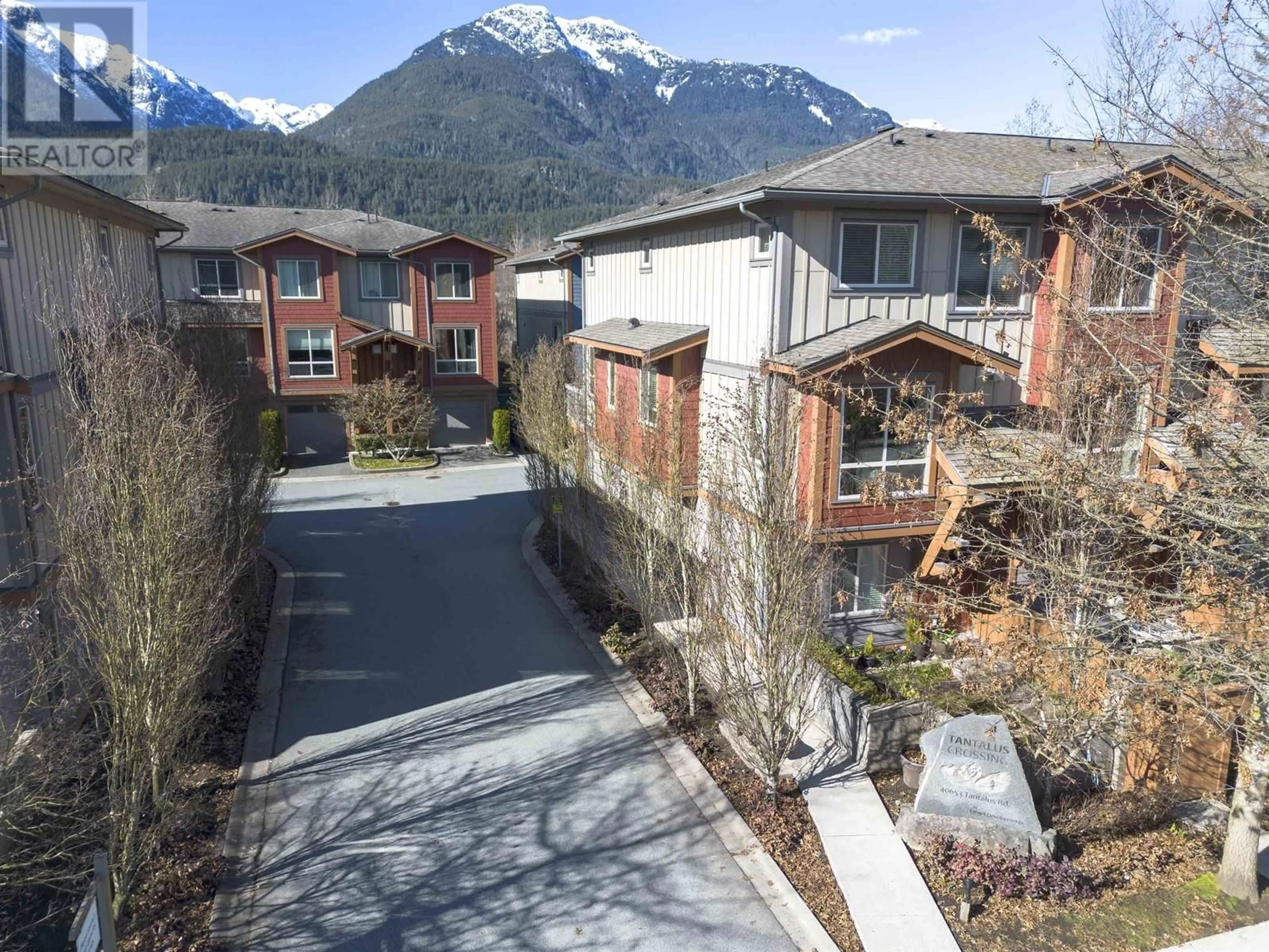 A pic from outside/outdoor area/front of a property/back of a property/a pic from drone, mountain view for 25 40653 TANTALUS ROAD, Squamish British Columbia V8B0P3