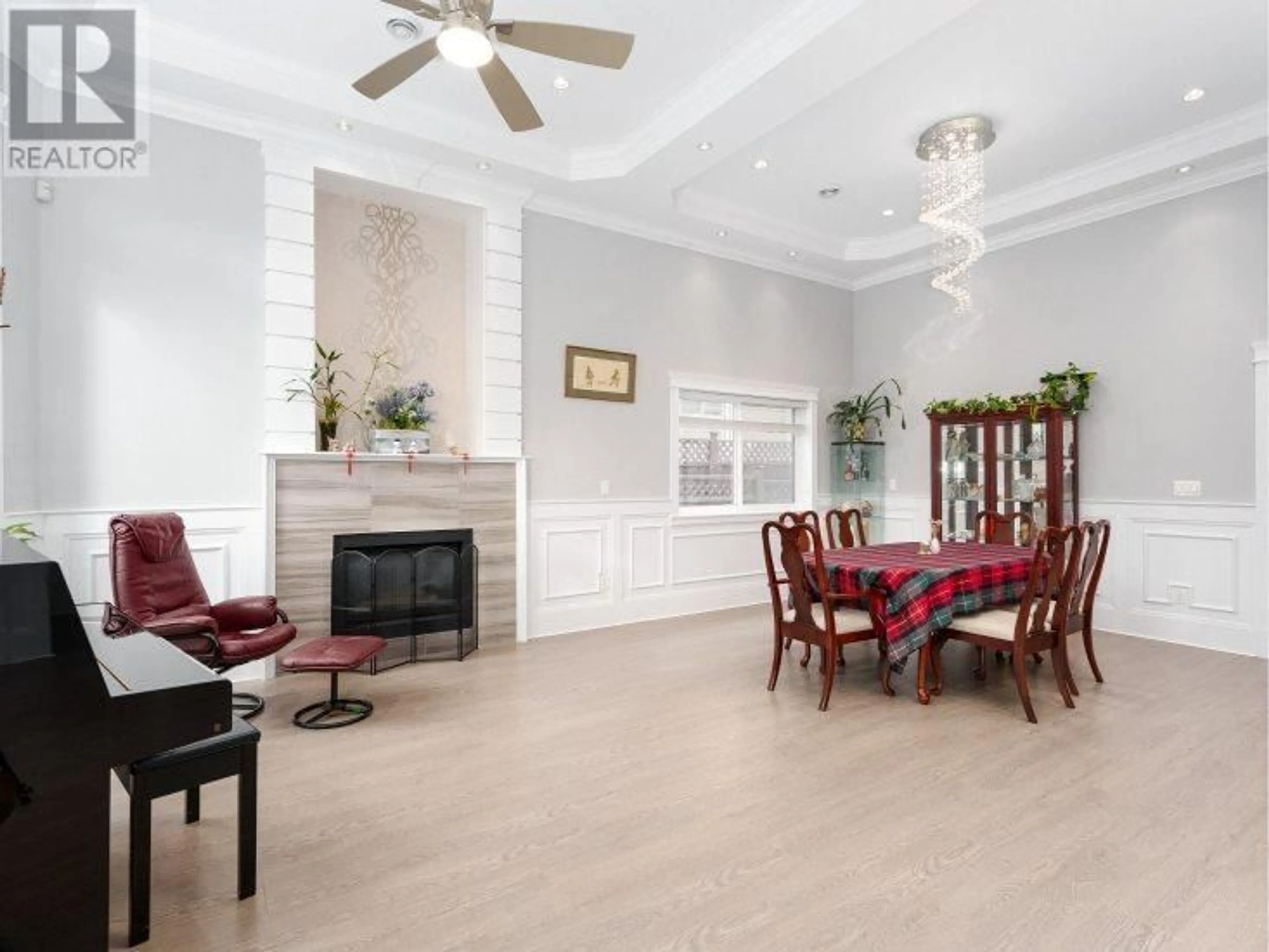 Living room with furniture, unknown for 7626 HEDLEY AVENUE, Burnaby British Columbia V5E2R3