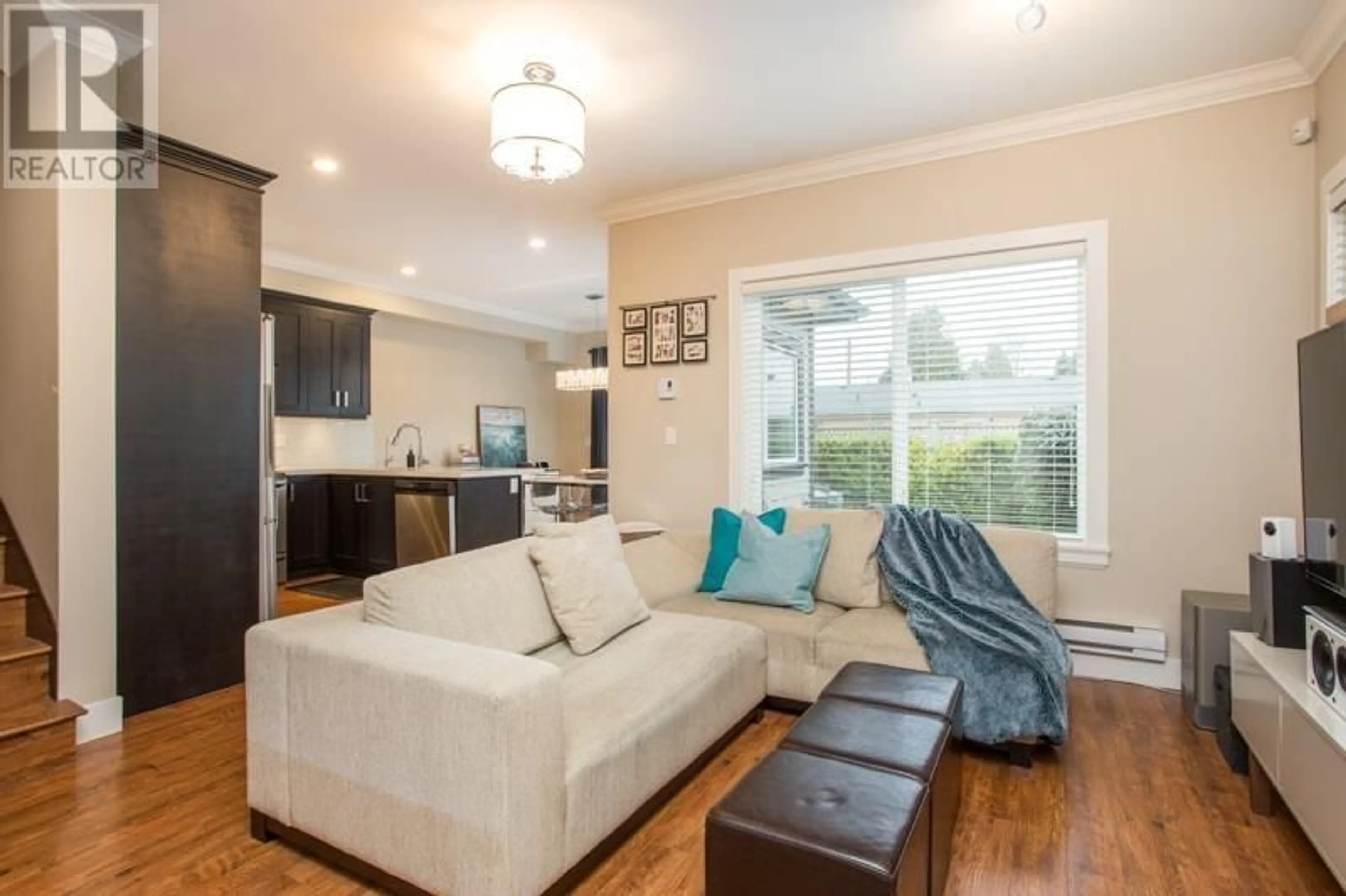 Living room with furniture, wood/laminate floor for 1 - 9131 WILLIAMS ROAD, Richmond British Columbia V7A1G8