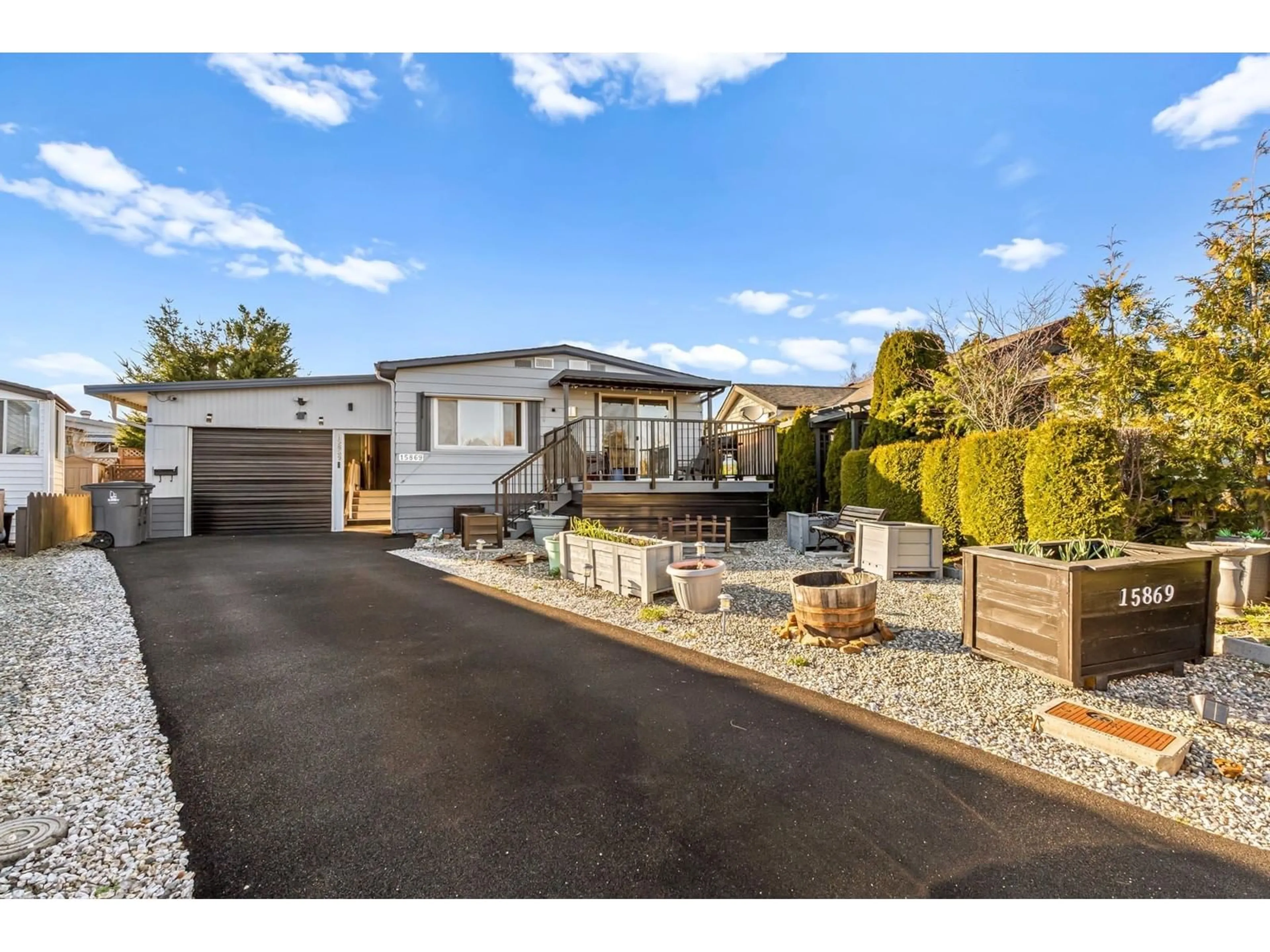 A pic from outside/outdoor area/front of a property/back of a property/a pic from drone, street for 15869 YORKSHIRE, Surrey British Columbia V4A5K7