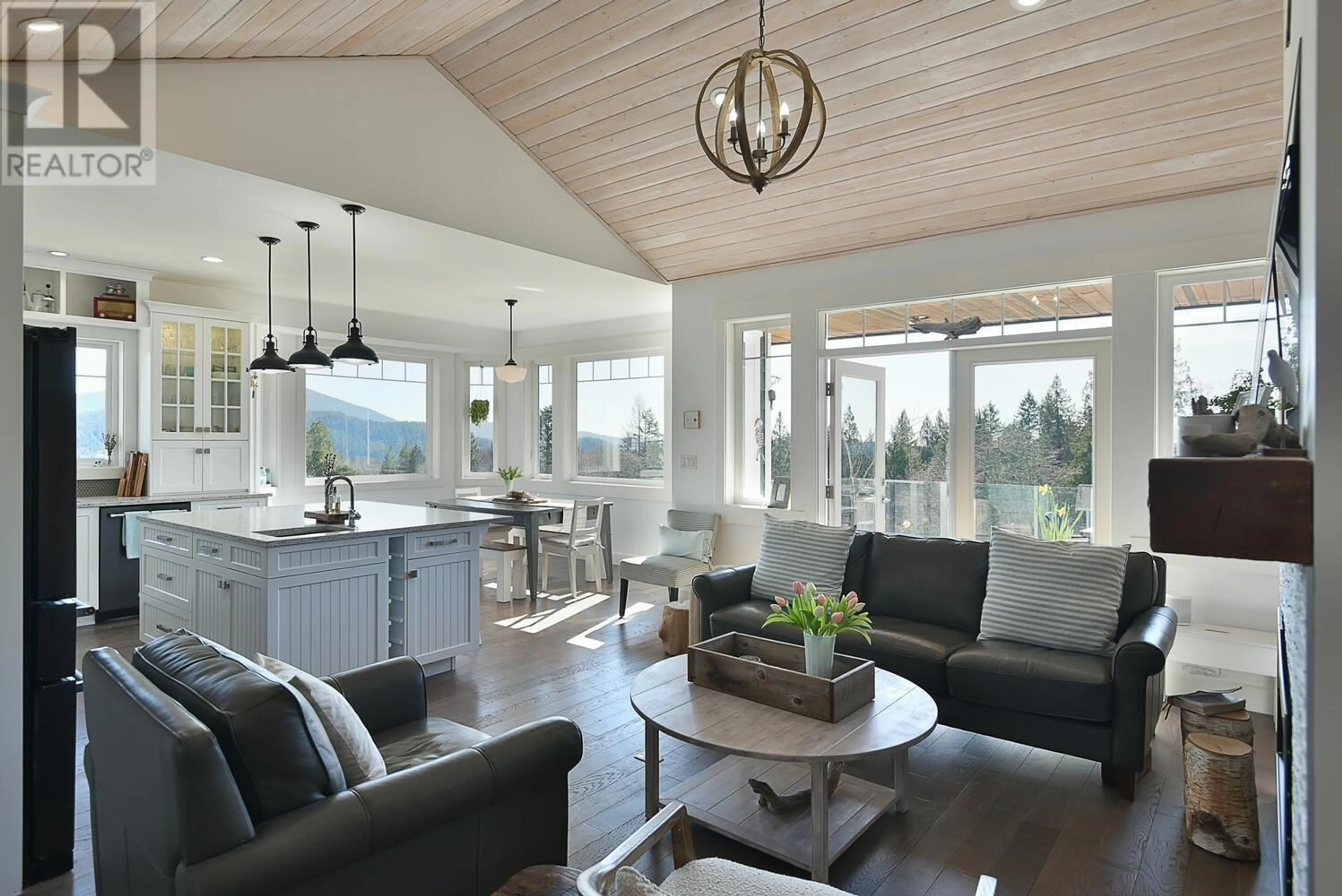 Open concept kitchen, wood/laminate floor for 605 WOODLAND AVENUE, Gibsons British Columbia V0N1V1