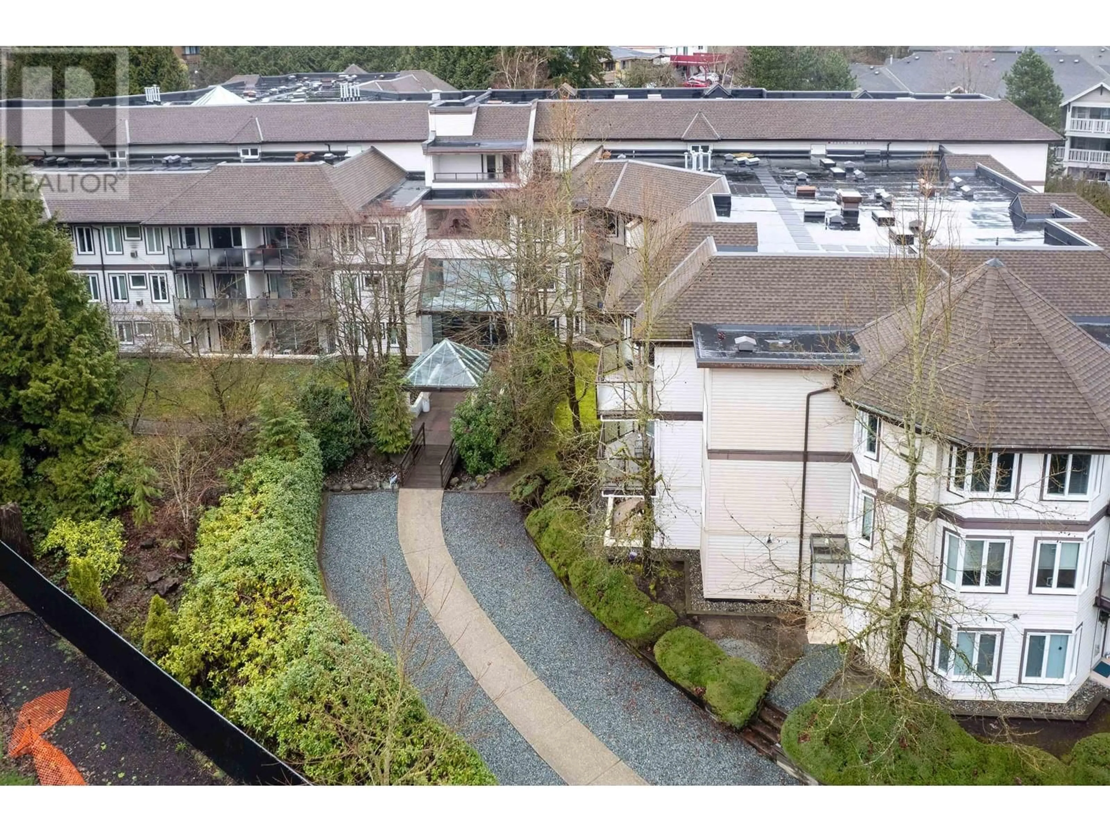 A pic from outside/outdoor area/front of a property/back of a property/a pic from drone, unknown for 301 7139 18 AVENUE, Burnaby British Columbia V3N4Z3