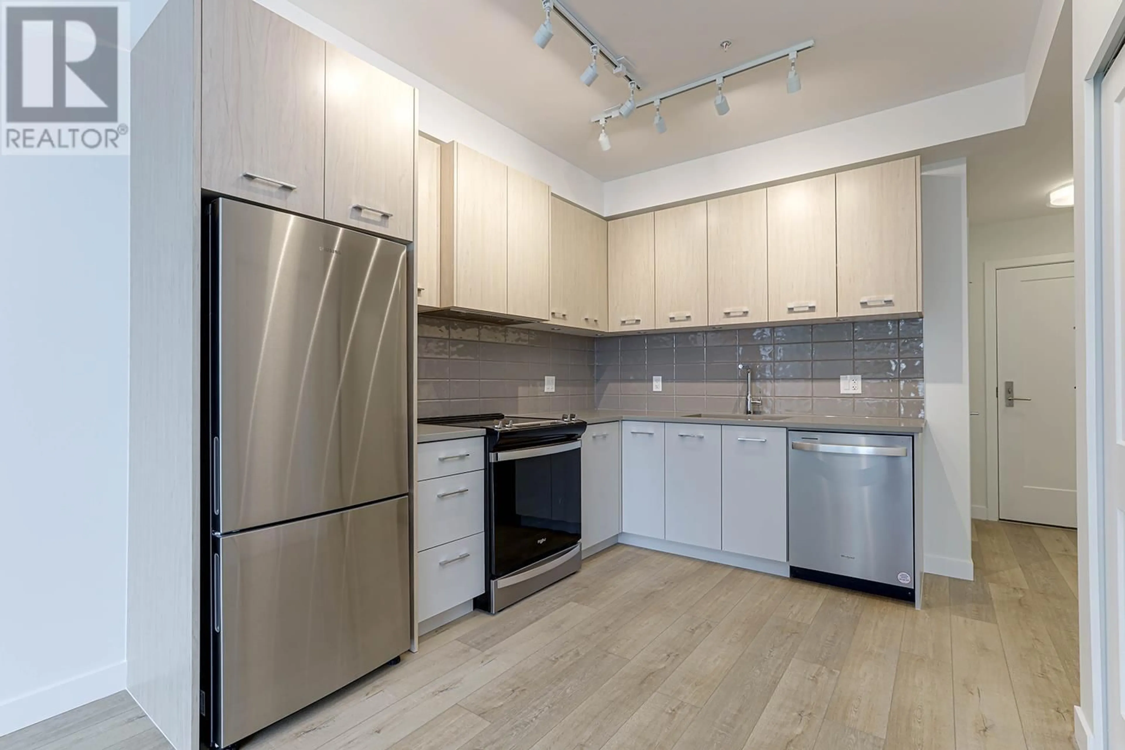 Standard kitchen, unknown for 411 4933 CLARENDON STREET, Vancouver British Columbia V5R3J3