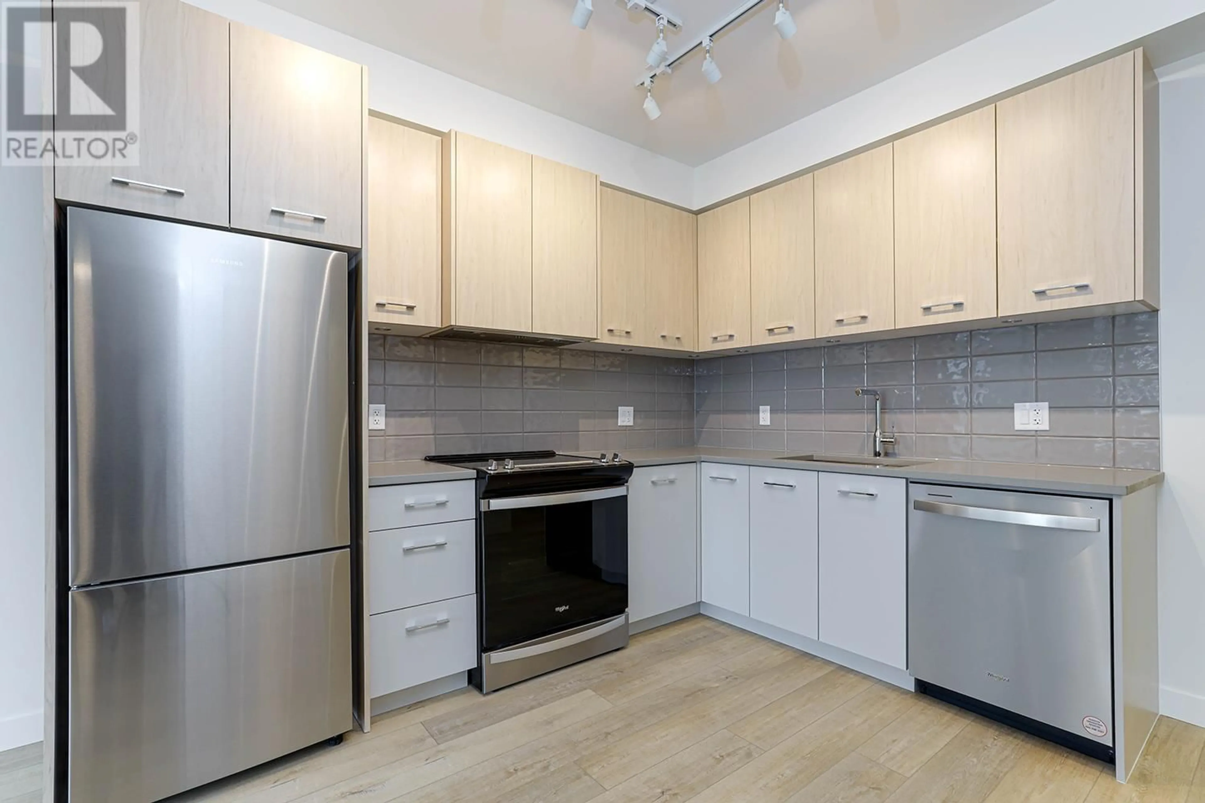 Standard kitchen, unknown for 411 4933 CLARENDON STREET, Vancouver British Columbia V5R3J3