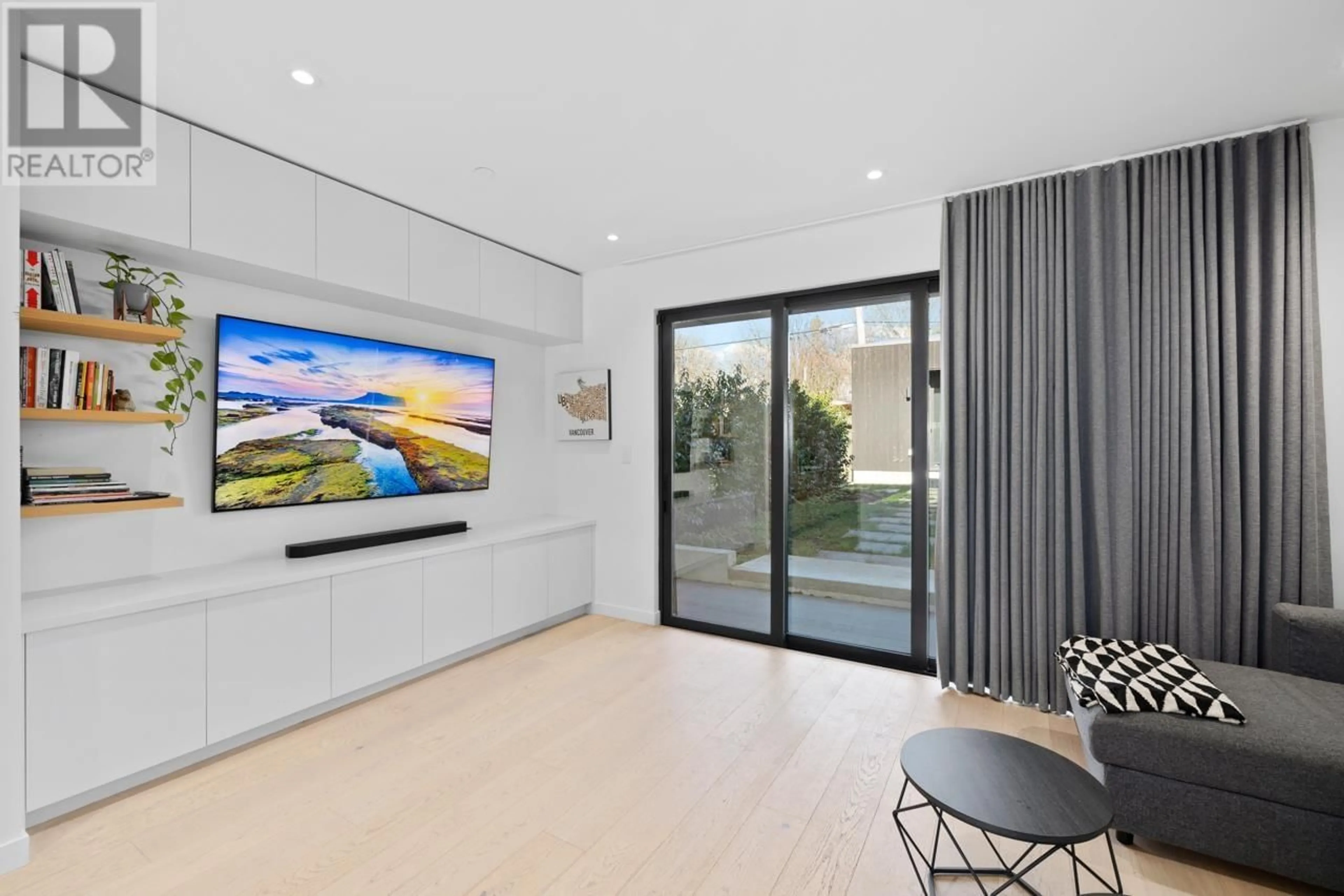 Home theater for 521 20TH AVENUE, Vancouver British Columbia V5V1M7