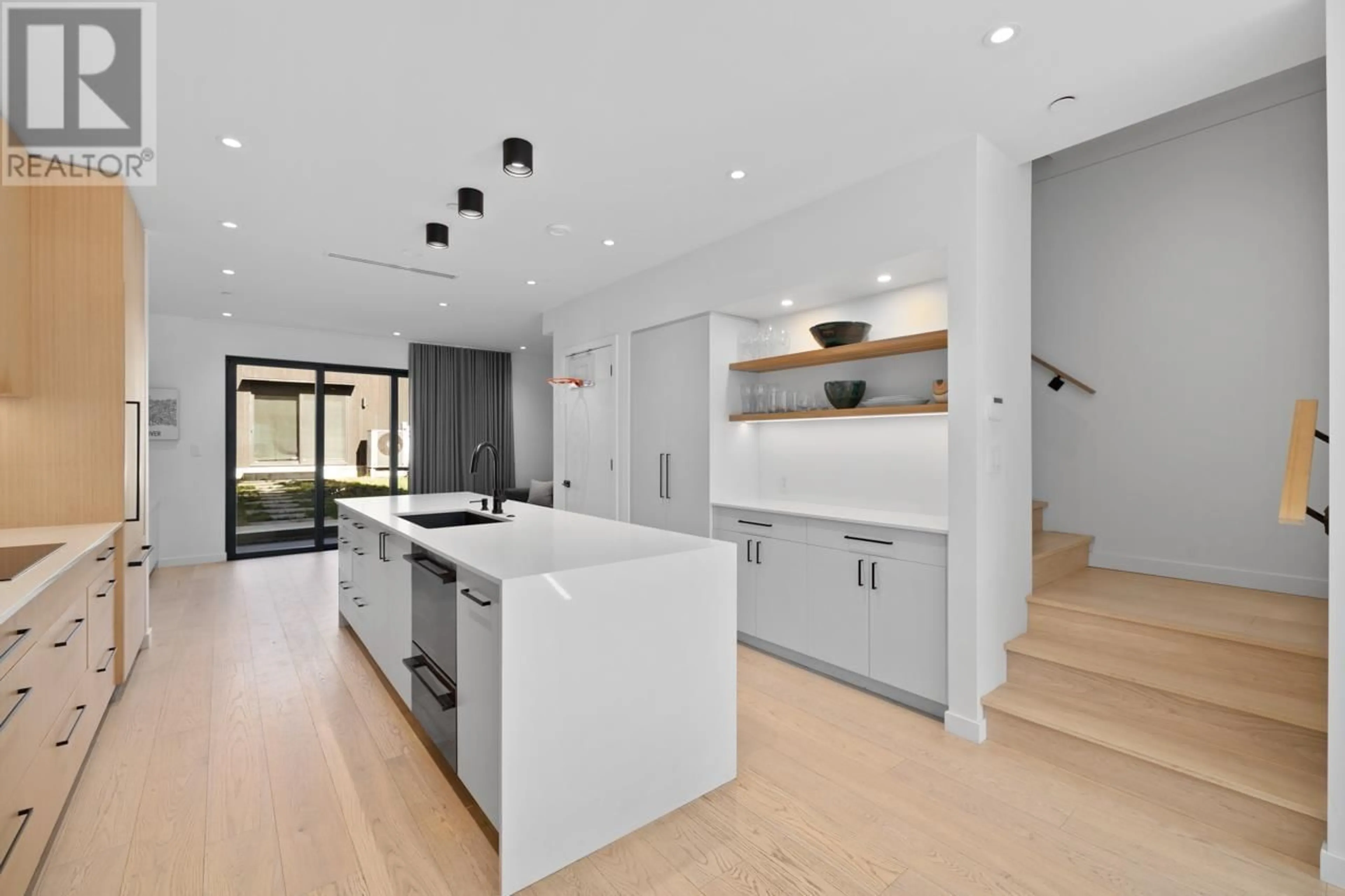 Contemporary kitchen, unknown for 521 E 20TH AVENUE, Vancouver British Columbia V5V1M7