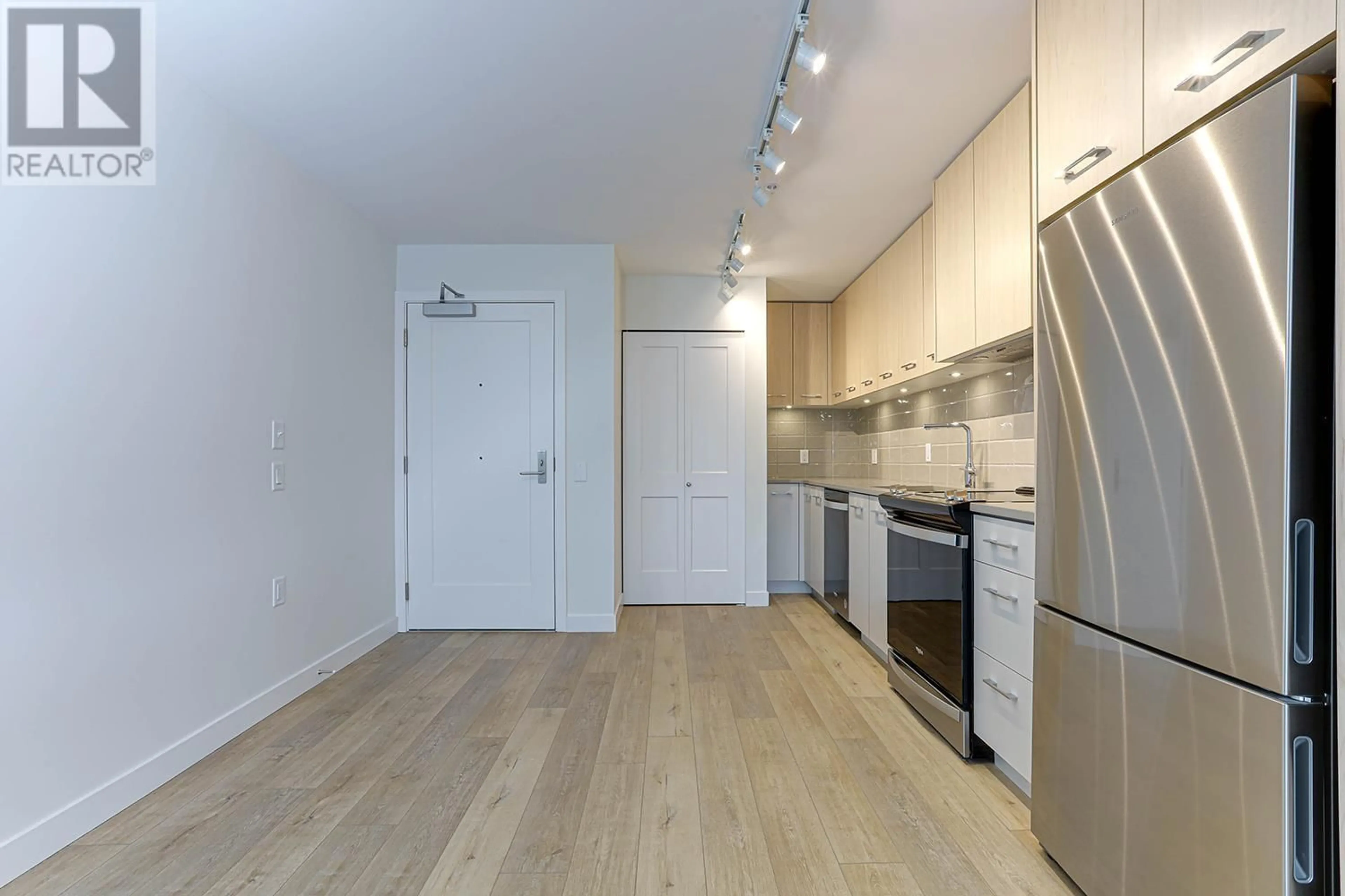 Standard kitchen, wood/laminate floor for 111 4933 CLARENDON STREET, Vancouver British Columbia V5R3J3