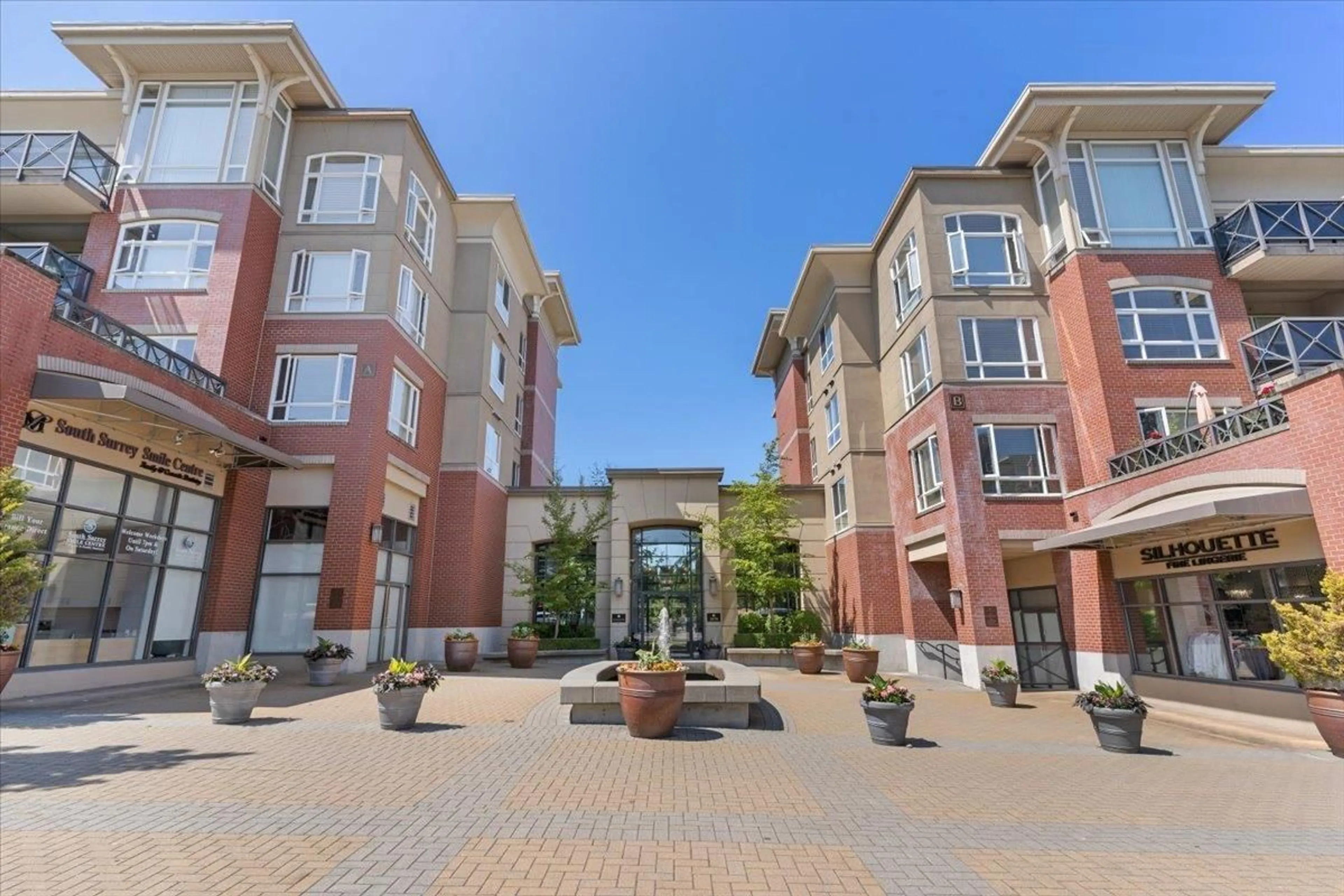 Patio, building for 106 - 2970 KING GEORGE, Surrey British Columbia V4P0E6